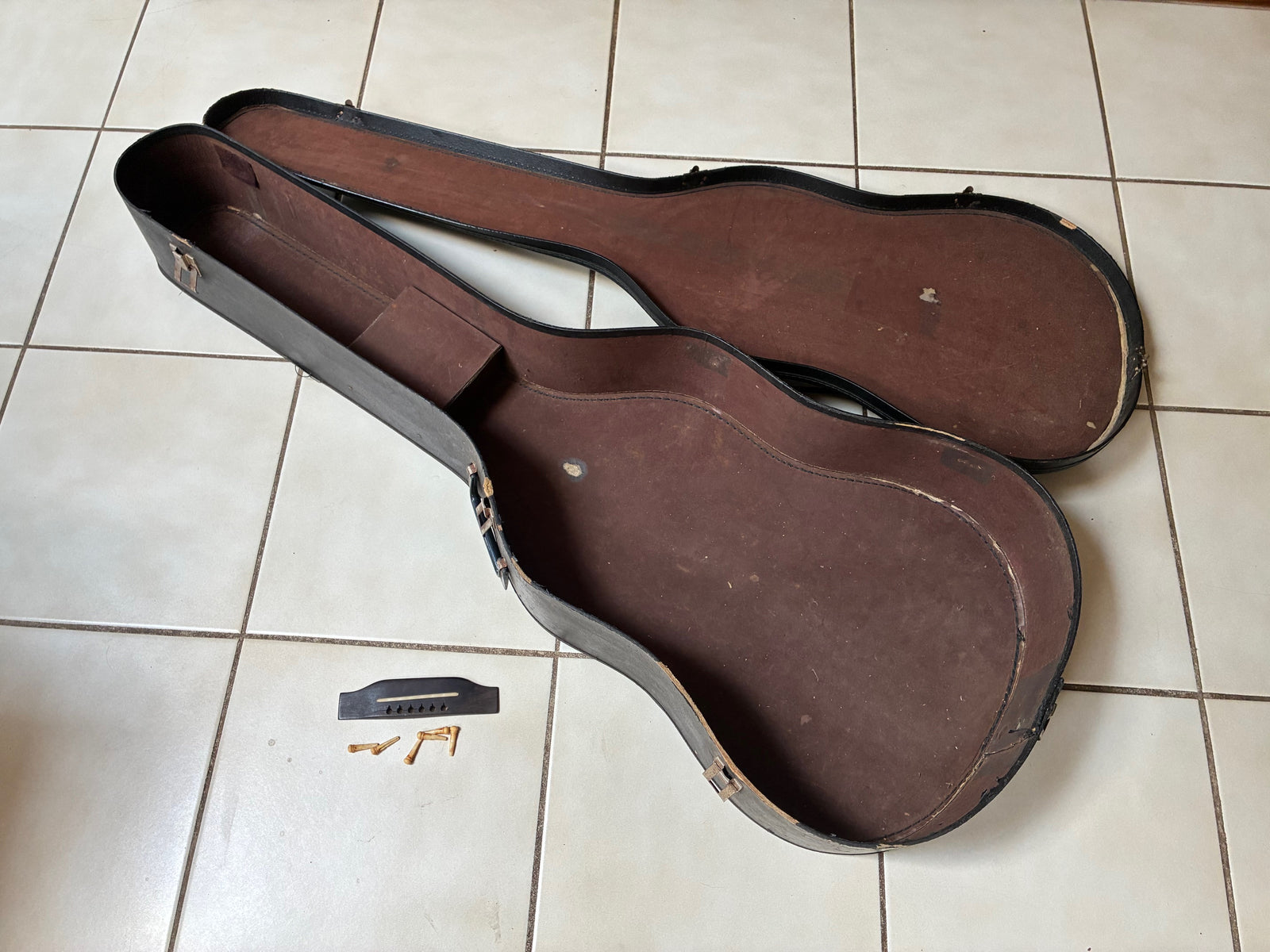 Vintage 1965 Gibson LG-0 Acoustic Guitar and Case