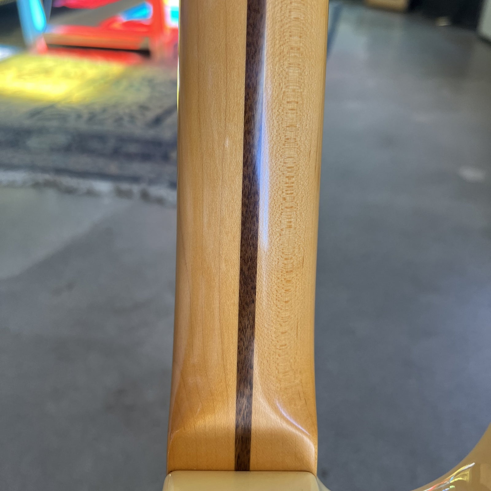 2018 Fender Eric Johnson Signature Stratocaster Thinline - Vintage White