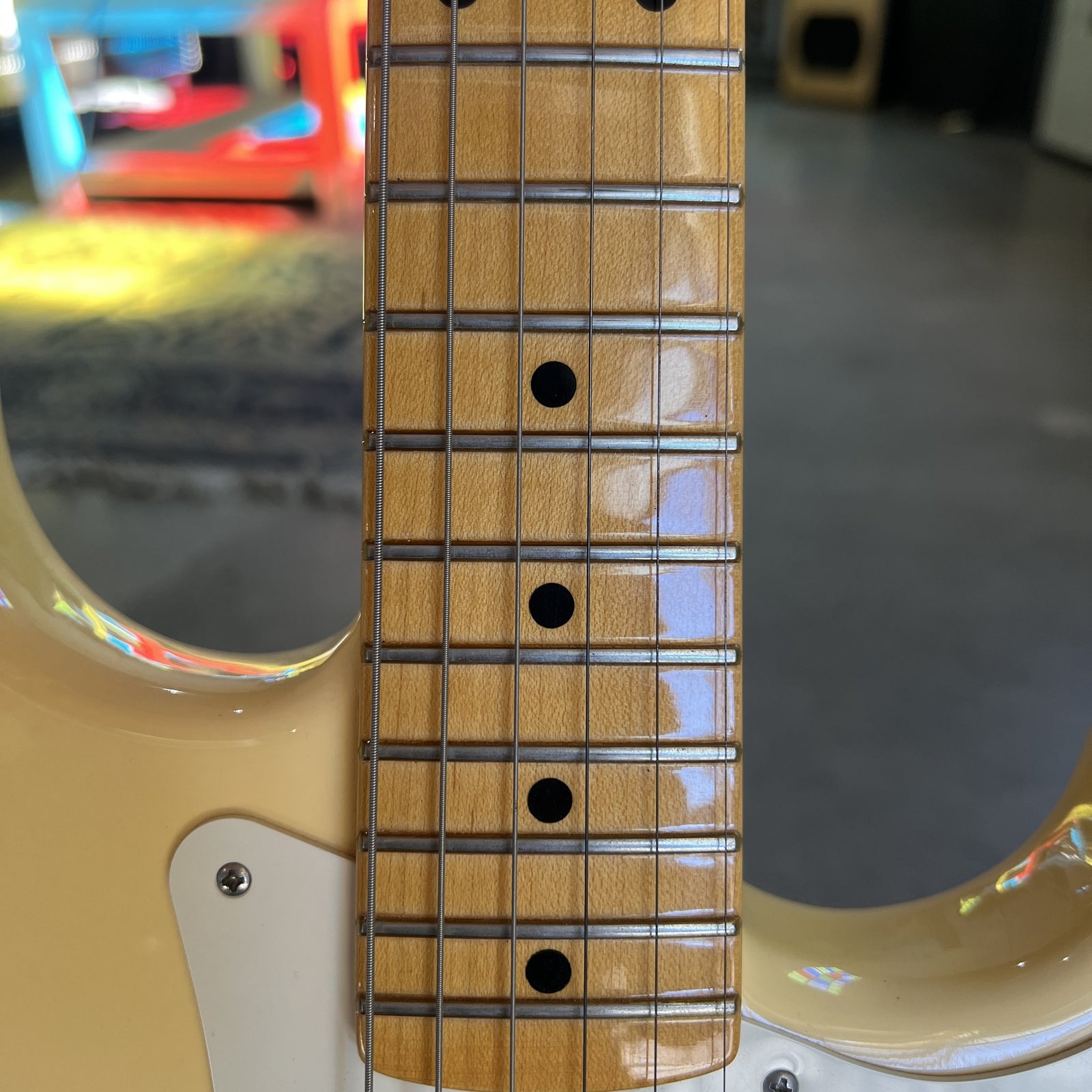 2018 Fender Eric Johnson Signature Stratocaster Thinline - Vintage White