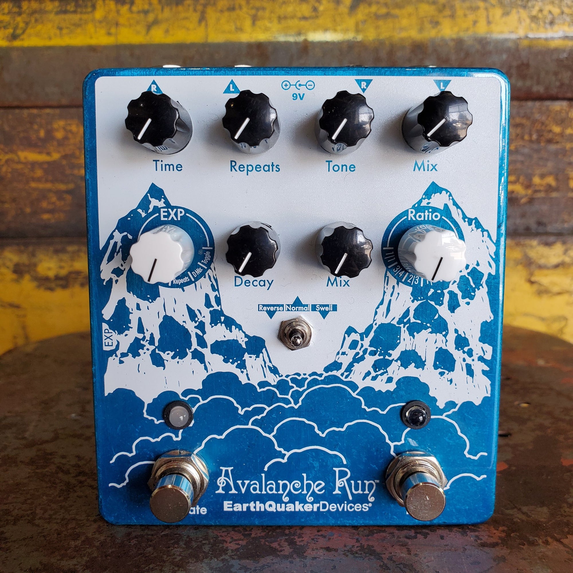 Earthquaker Devices Avalanche Run Stereo Reverb & Delay with Tap Tempo - V2