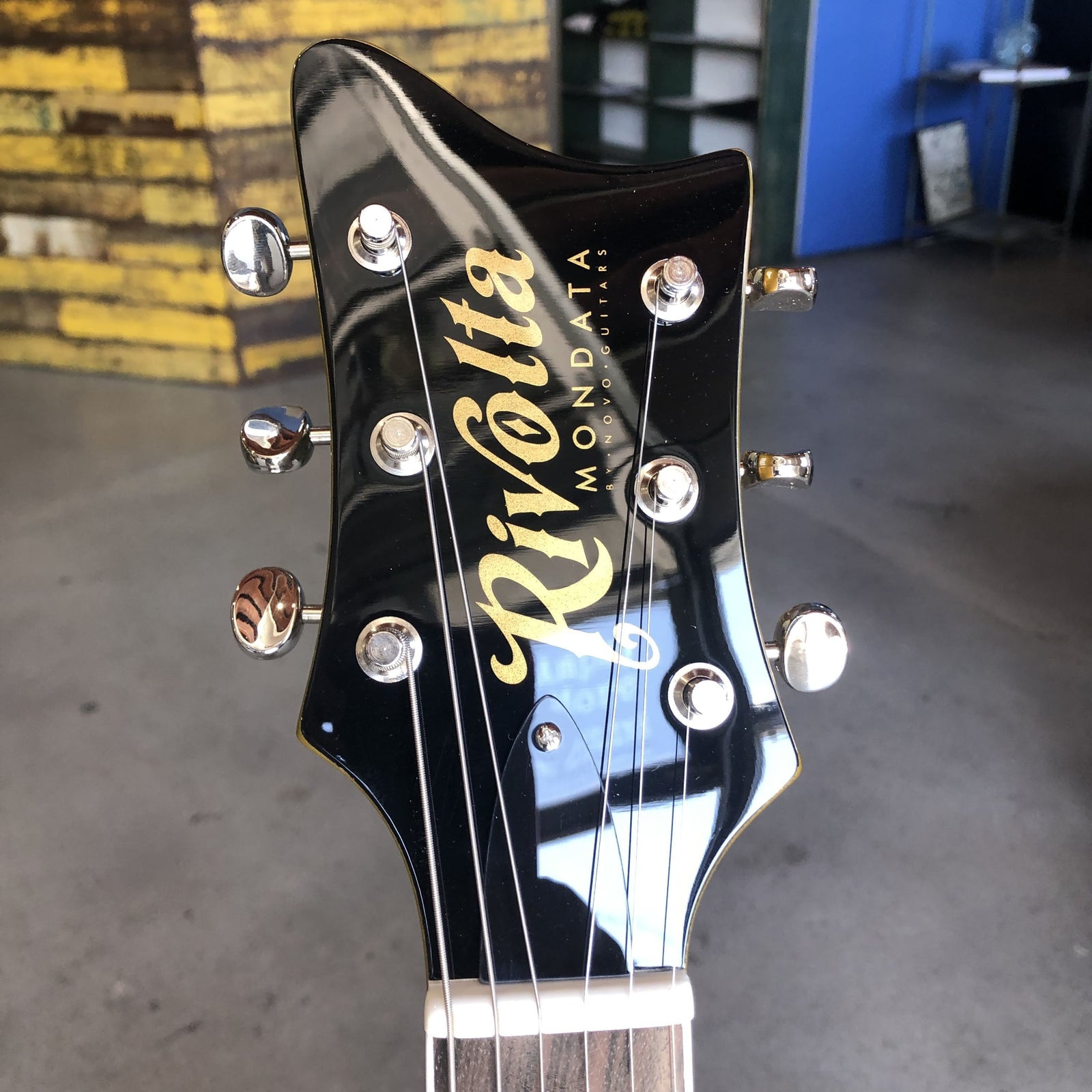 Rivolta Guitars Mondata II HB - Capo Gold