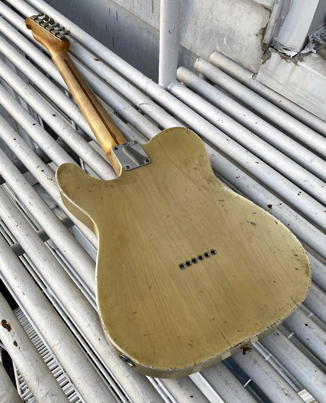 Revelator Guitars - '54 Retrosonic T-Style - Black Guard - Transition Blonde