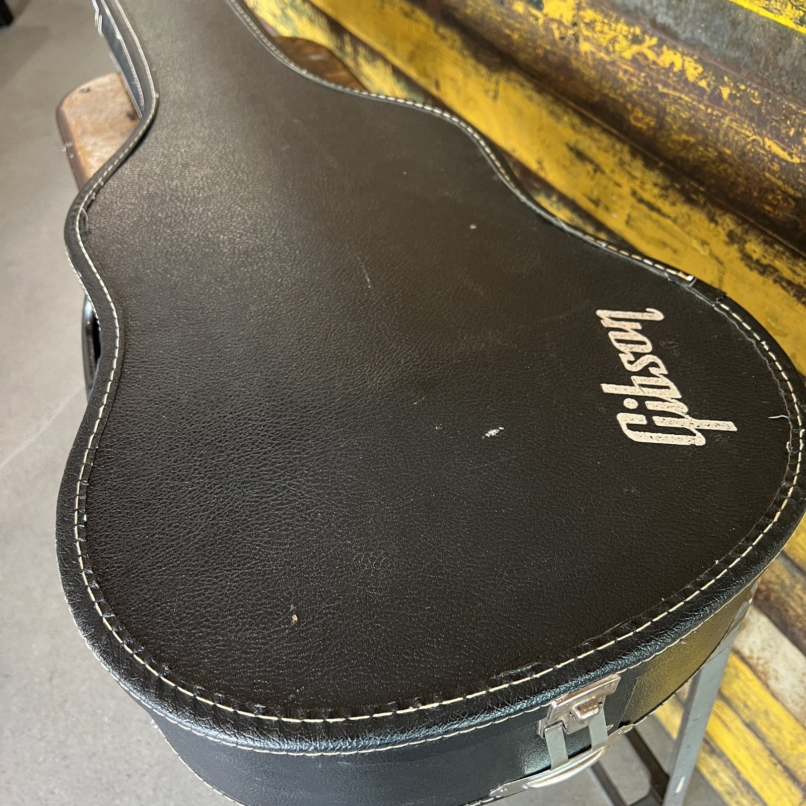 Vintage 1968 Gibson B-25 Acoustic Guitar – Sunburst (Original Case)