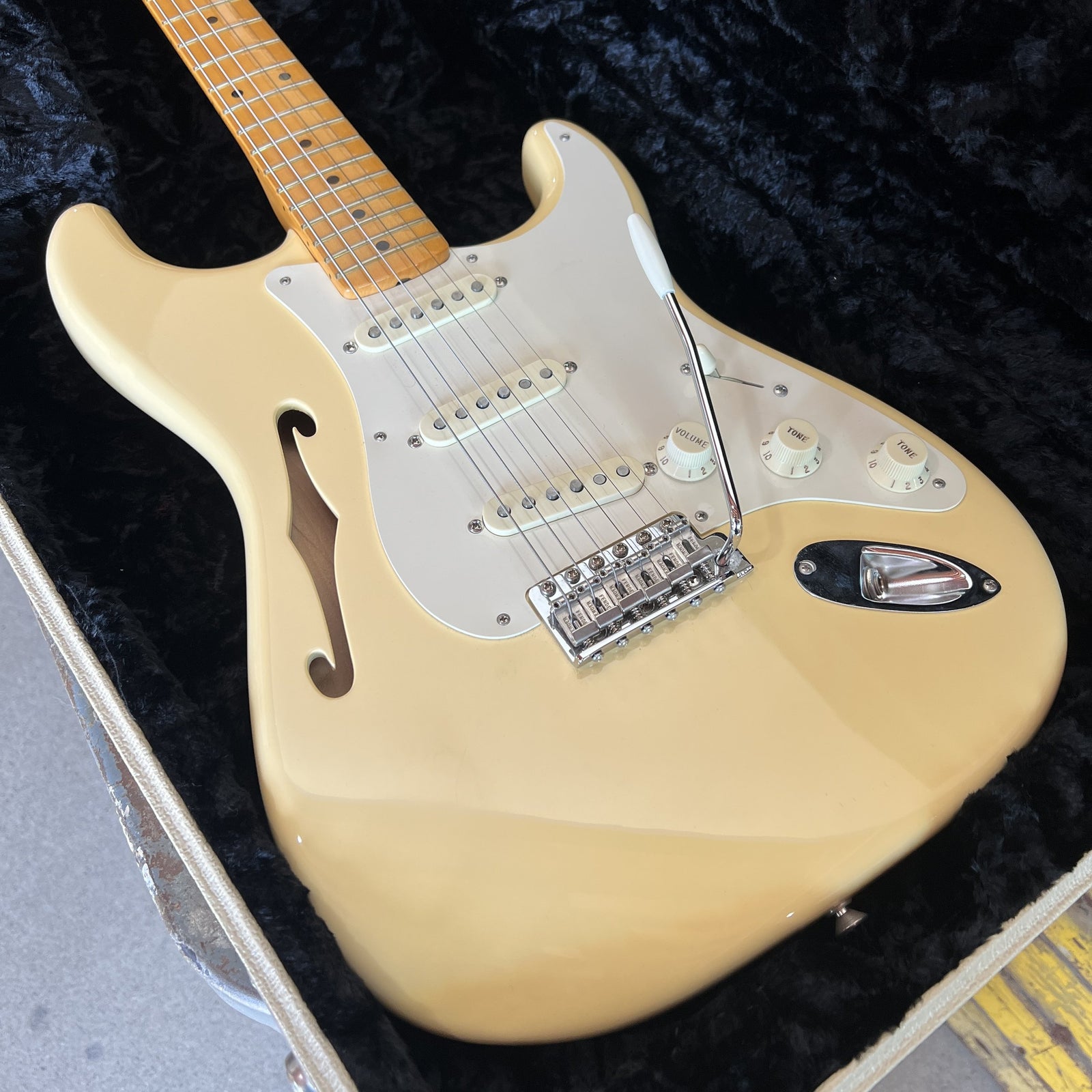 2018 Fender Eric Johnson Signature Stratocaster Thinline - Vintage White