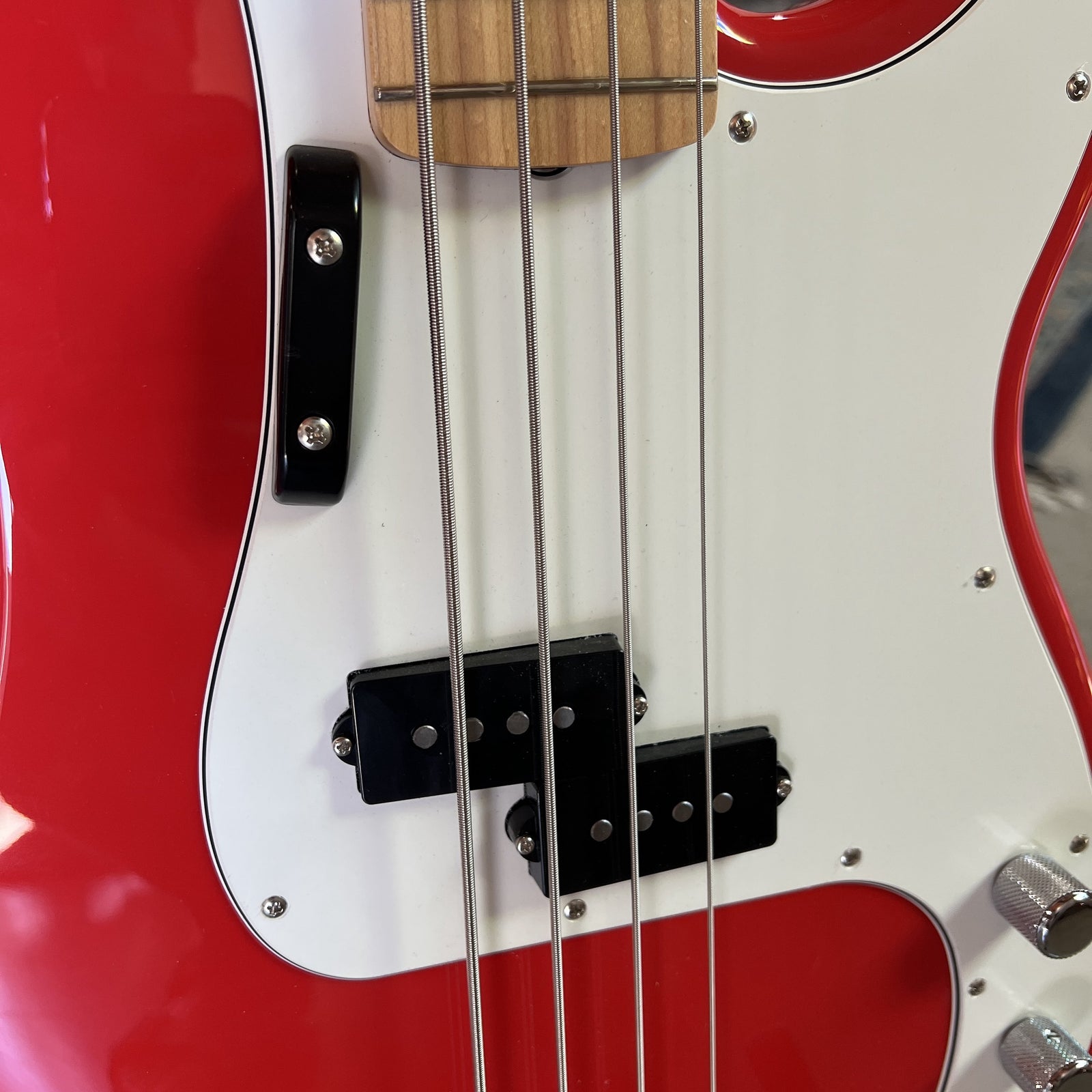 Fender Made in Japan (MIJ) Limited International Color Precision Bass – Morocco Red (2023)