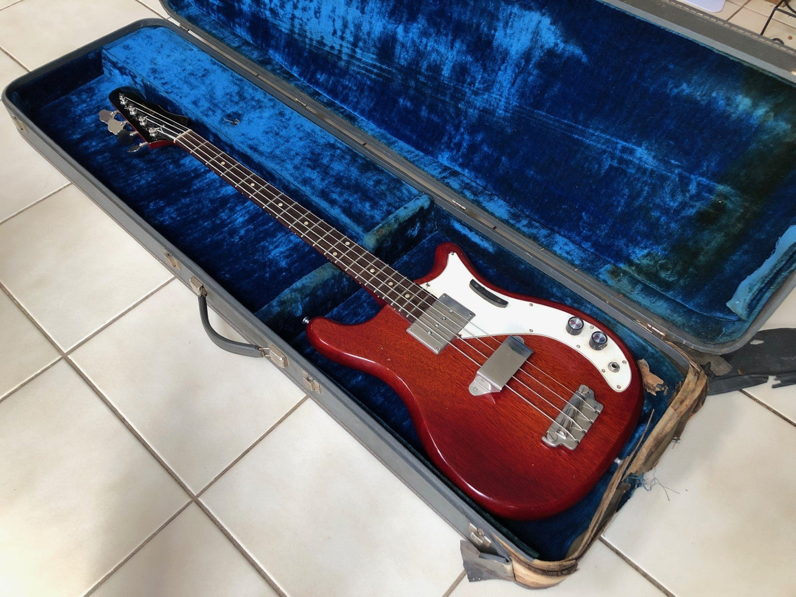 Vintage 1964 Epiphone Newport bass guitar and case 100% original