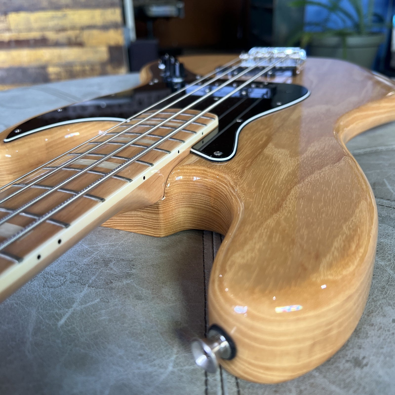 Fender Crafted in Japan (CIJ) 1975 Reissue Jazz Bass (JB75) – Natural Ash with Maple Neck (2004-2005)