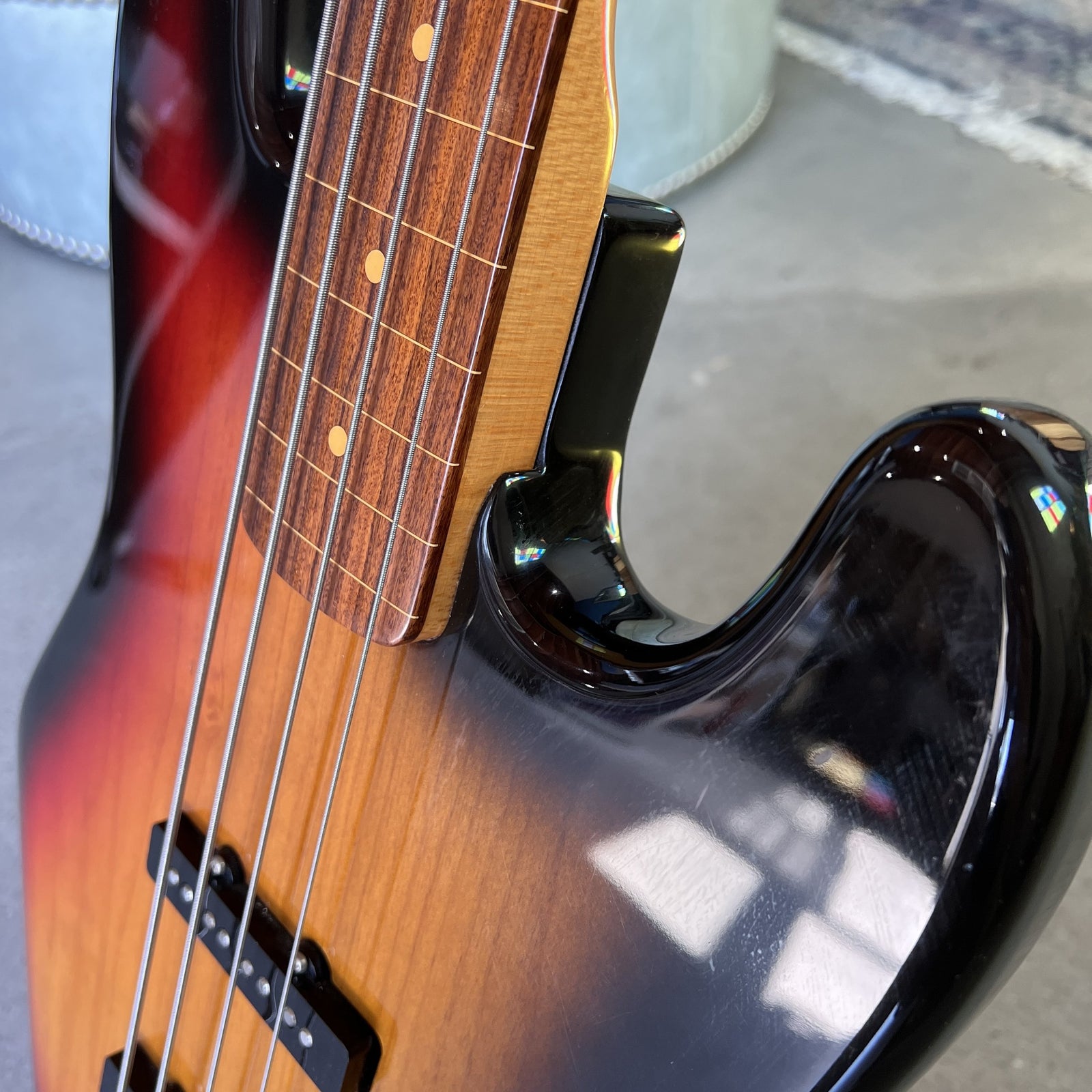 Jaco Pastorius Jazz Bass, Fretless, Pau Ferro Fingerboard, 3-Color Sunburst