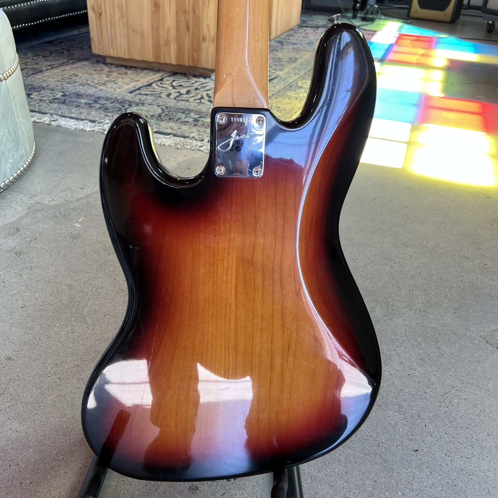 Jaco Pastorius Jazz Bass, Fretless, Pau Ferro Fingerboard, 3-Color Sunburst
