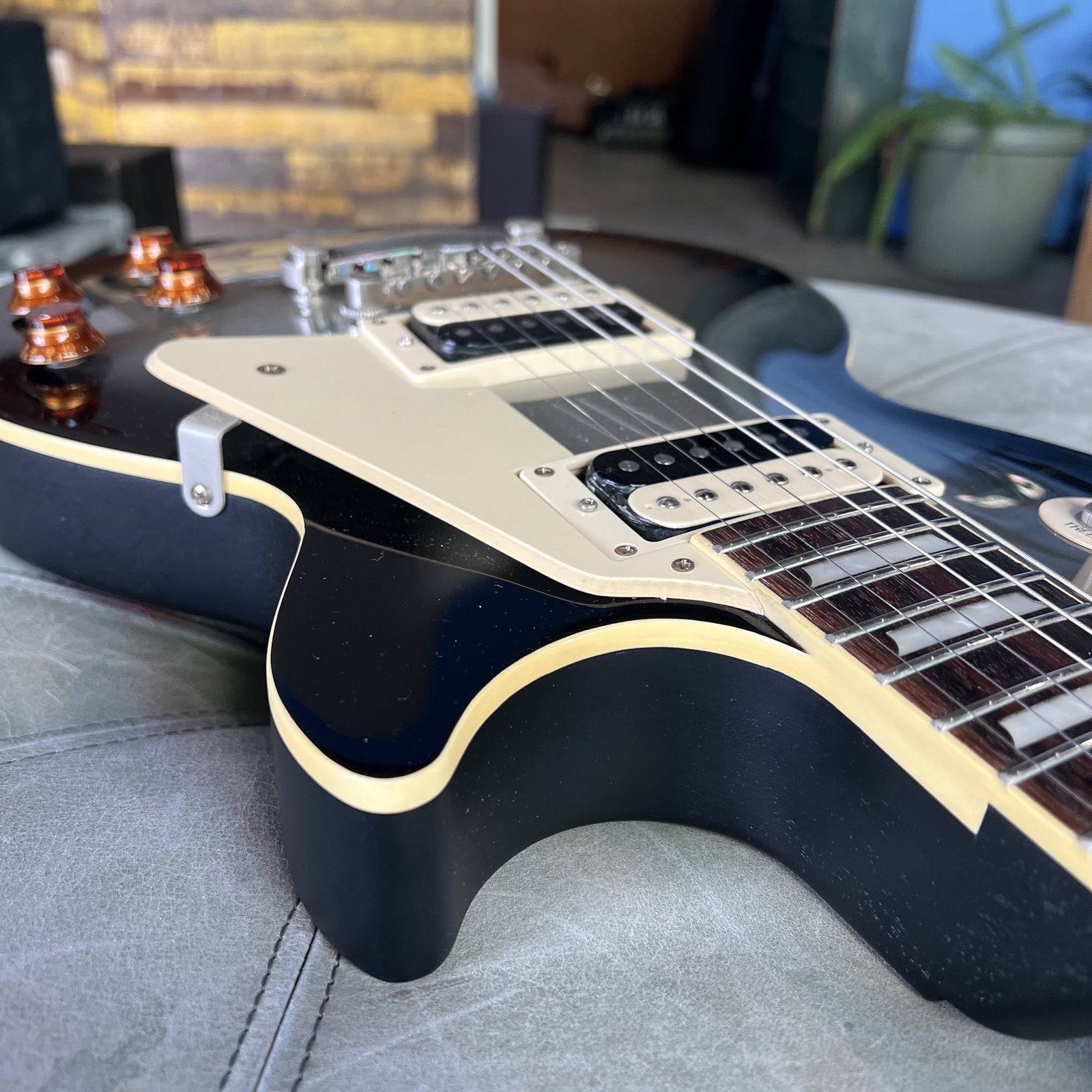 2014 Epiphone Les Paul Traditional Pro in Silverburst | Includes Hardshell Case