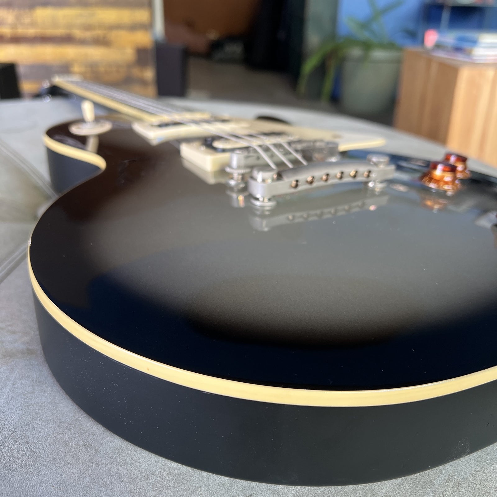 2014 Epiphone Les Paul Traditional Pro in Silverburst | Includes Hardshell Case