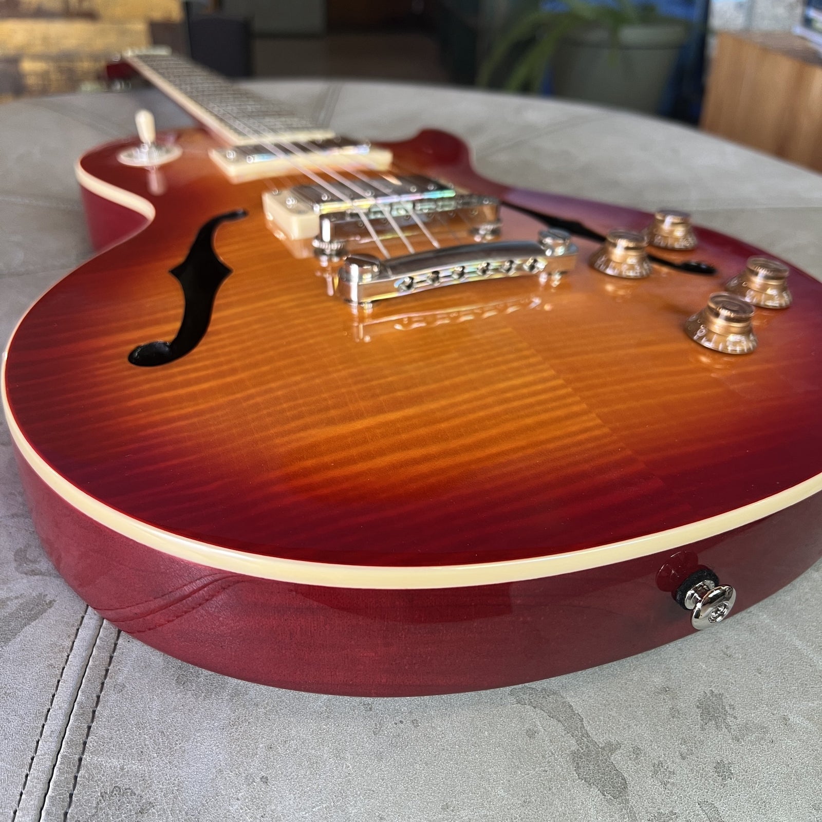2016 Epiphone Les Paul Florentine PRO Semi-Hollow – Faded Cherry Burst