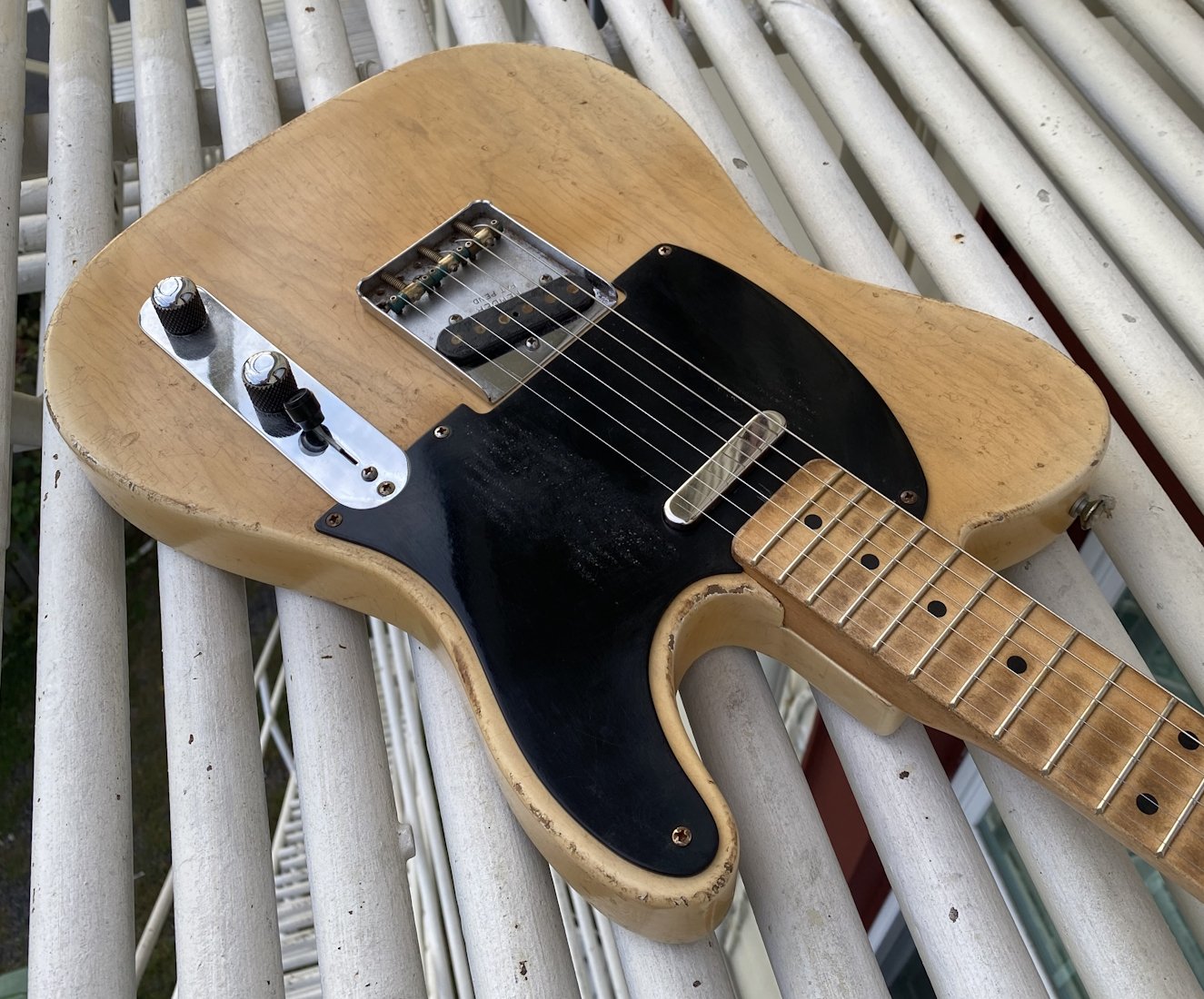 Revelator Guitars - RetroSonic T-Style - Black Guard - #62095