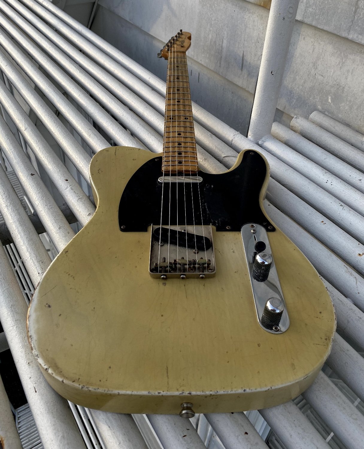 Revelator Guitars - '54 Retrosonic T-Style - Black Guard - Transition Blonde