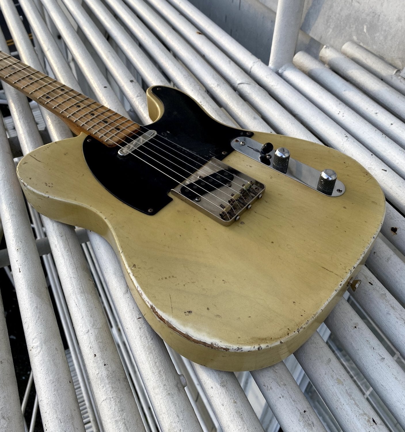 Revelator Guitars - '54 Retrosonic T-Style - Black Guard - Transition Blonde