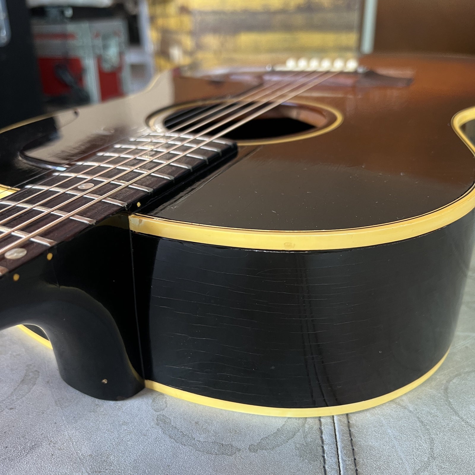 Vintage 1968 Gibson B-25 Acoustic Guitar – Sunburst (Original Case)