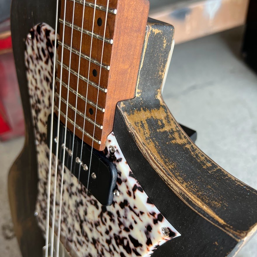 Kauer Guitars Korona - Distressed Black over Gold - #264