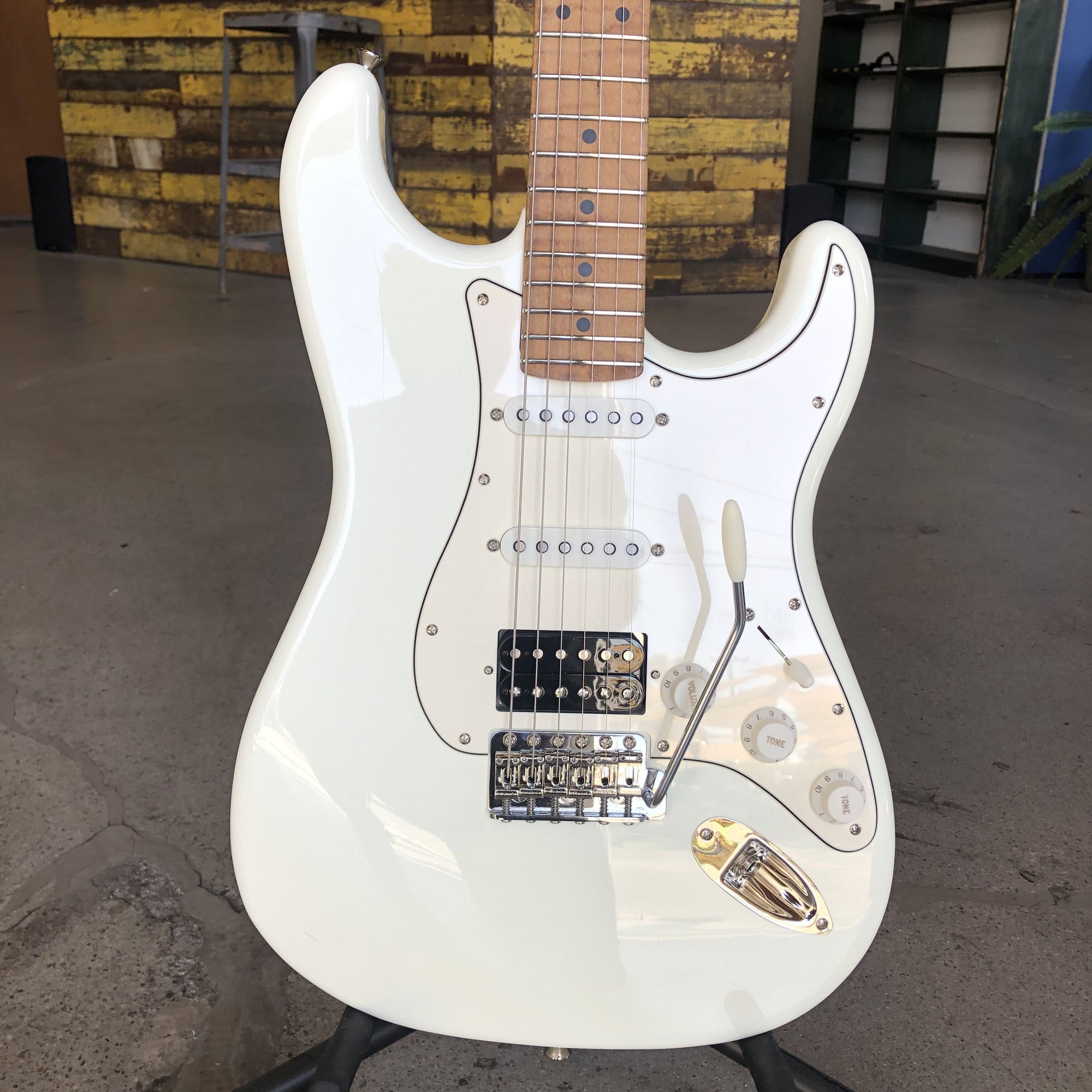Xotic Guitars California Classic: XSCPRO-2 Aged Series, Olympic White