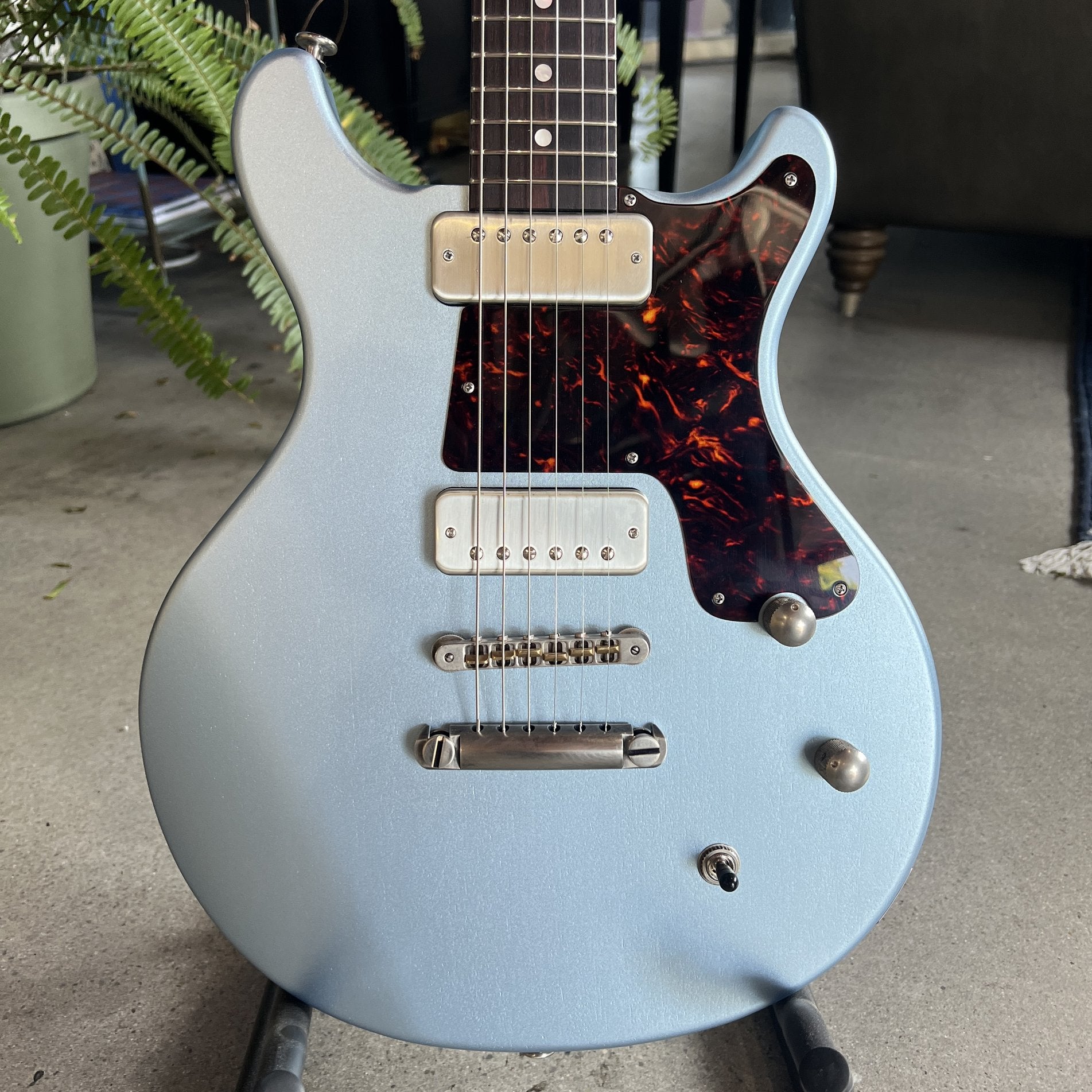Deimel Guitarworks Doublestar #042 in Moon Dust Blue