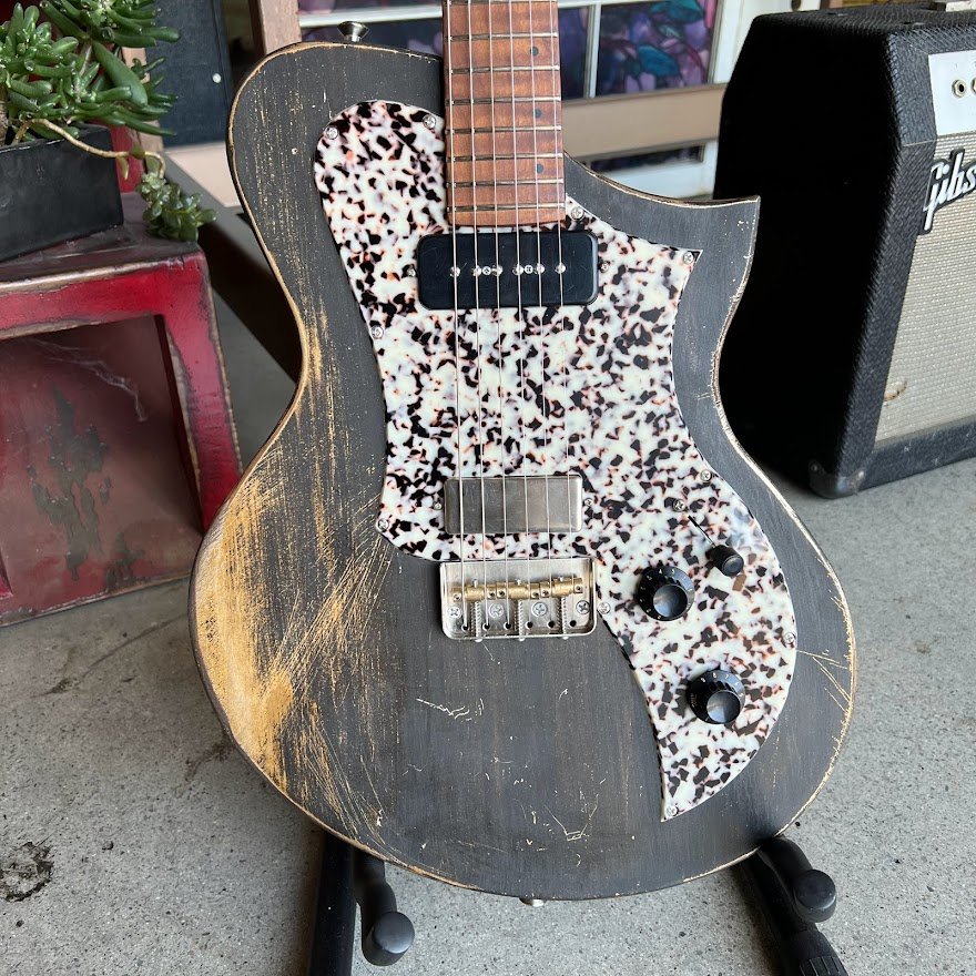 Kauer Guitars Korona - Distressed Black over Gold - #264