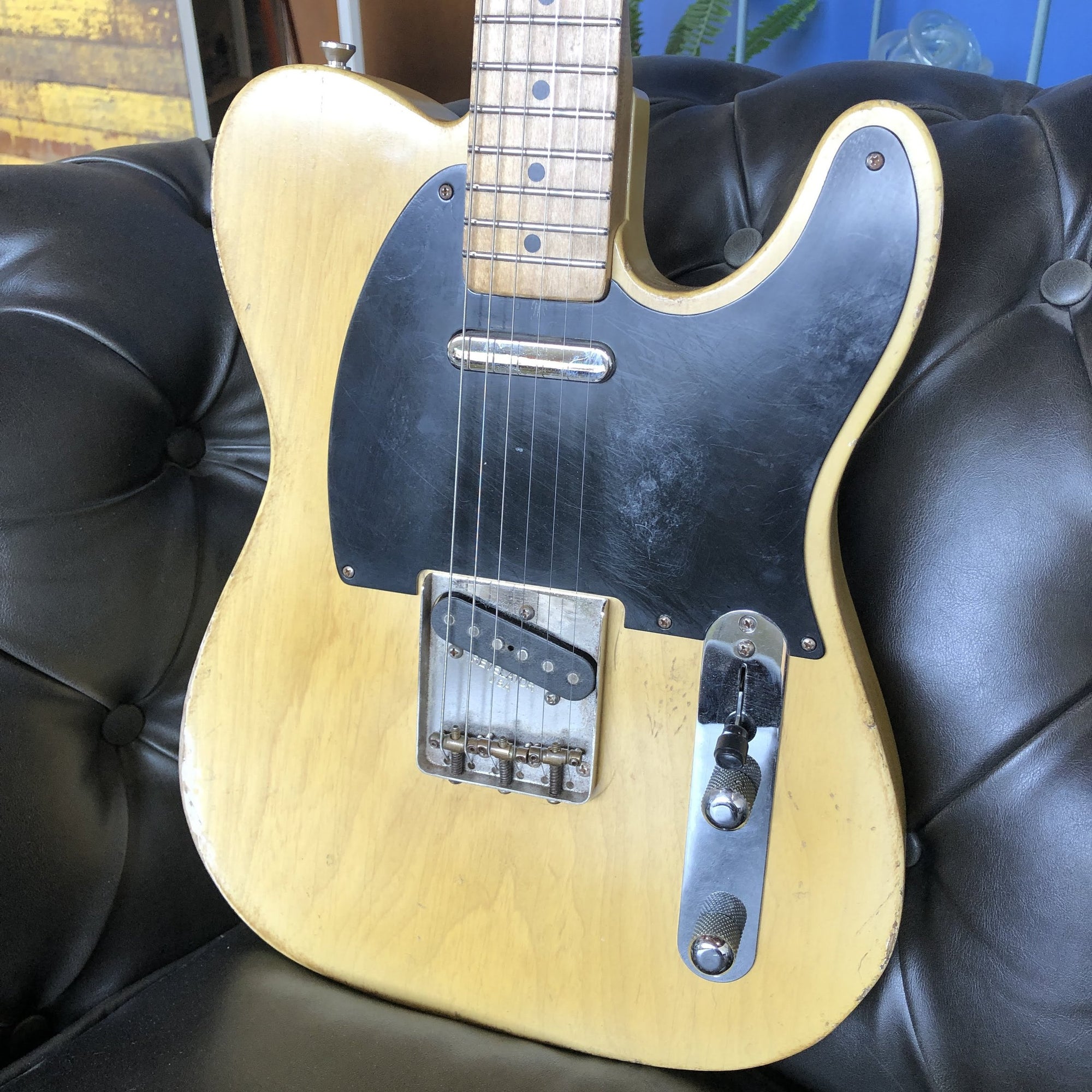 Revelator Guitars - '53 RetroSonic T-Style - Black Guard - Butterscotch Blonde