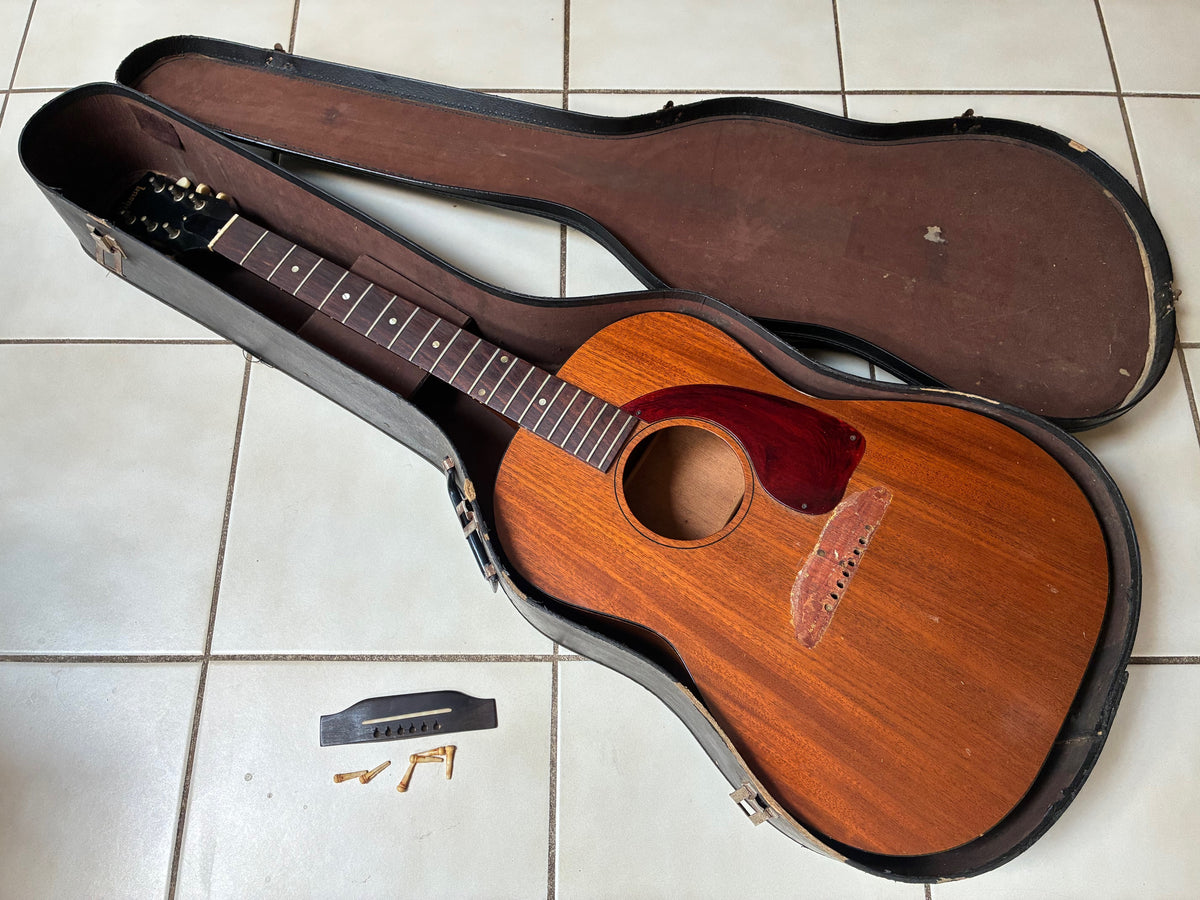 Vintage 1965 Gibson LG-0 Acoustic Guitar and Case