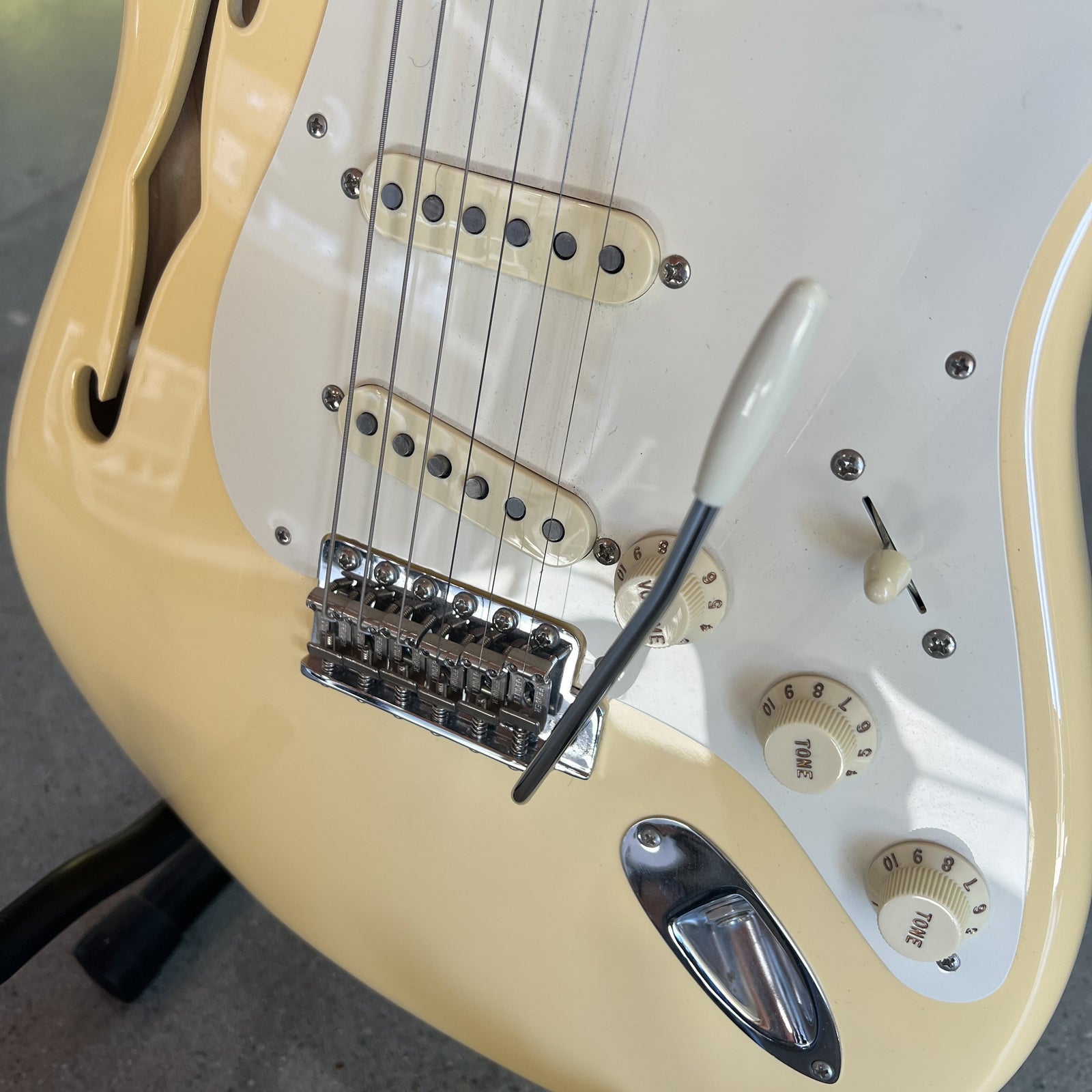 2018 Fender Eric Johnson Signature Stratocaster Thinline - Vintage White