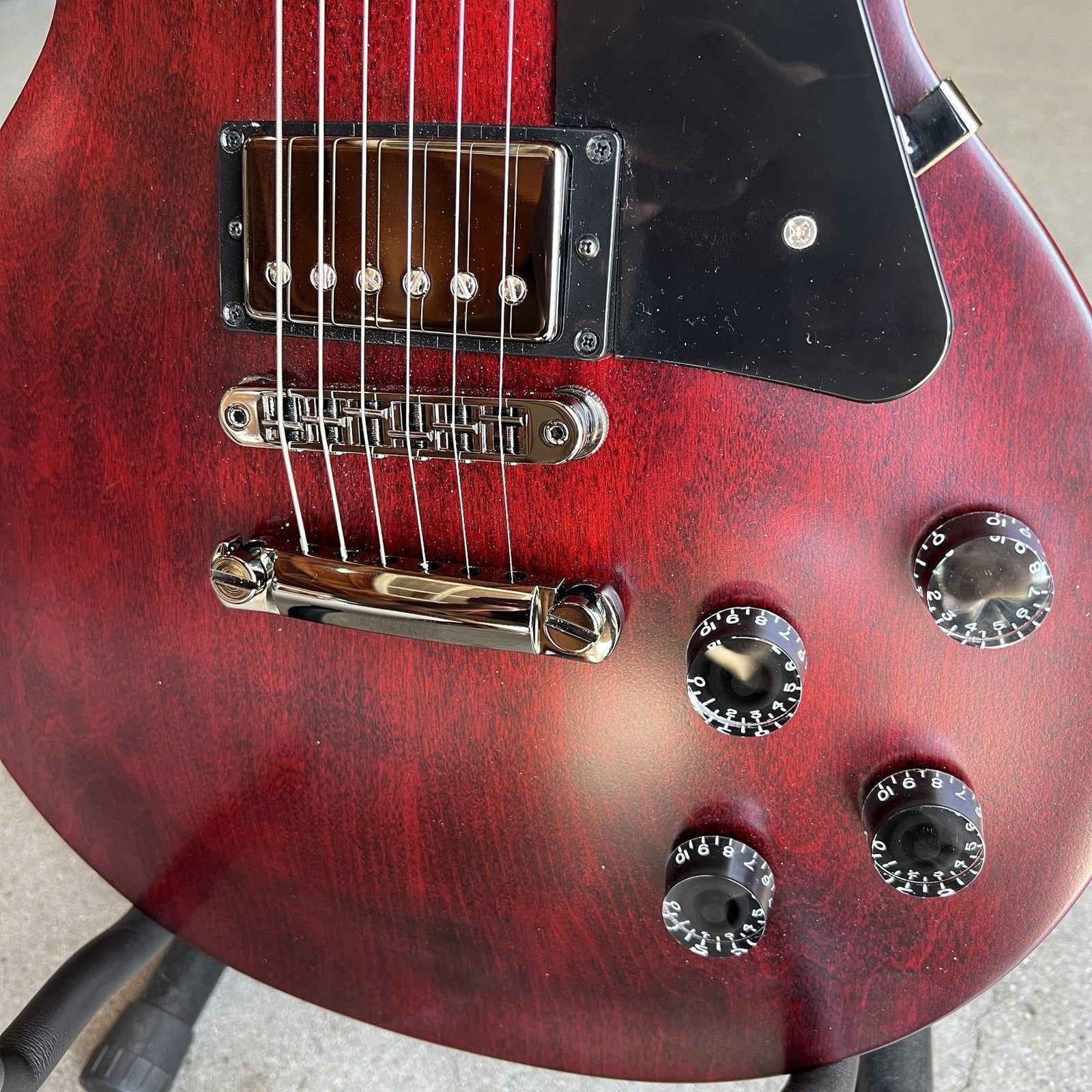 2023 Gibson Les Paul Modern Studio - Wine Red Satin