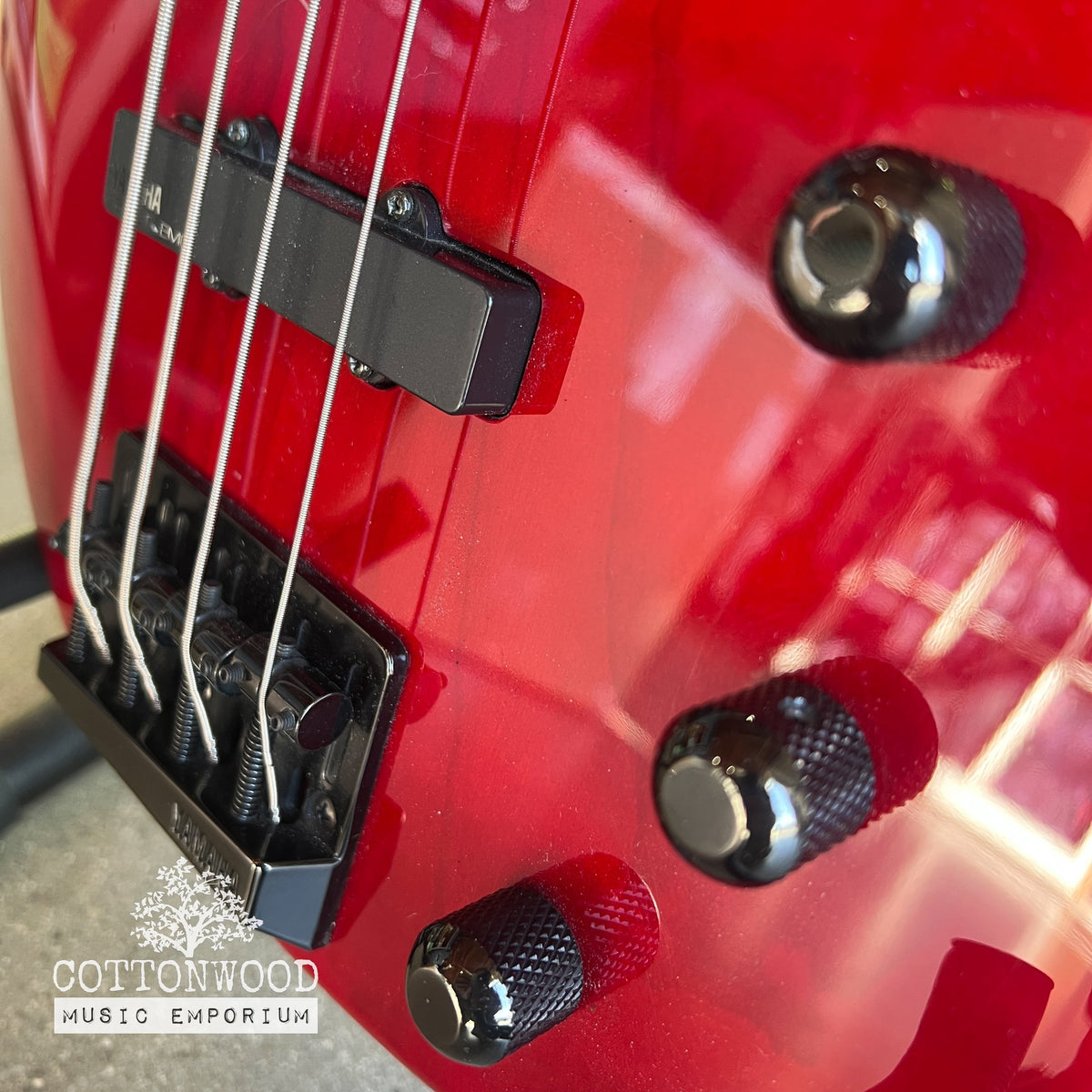 Yamaha MB-65 Motion B "Made in Japan" 1993 – 32" Medium Scale Bass – Cherry Finish