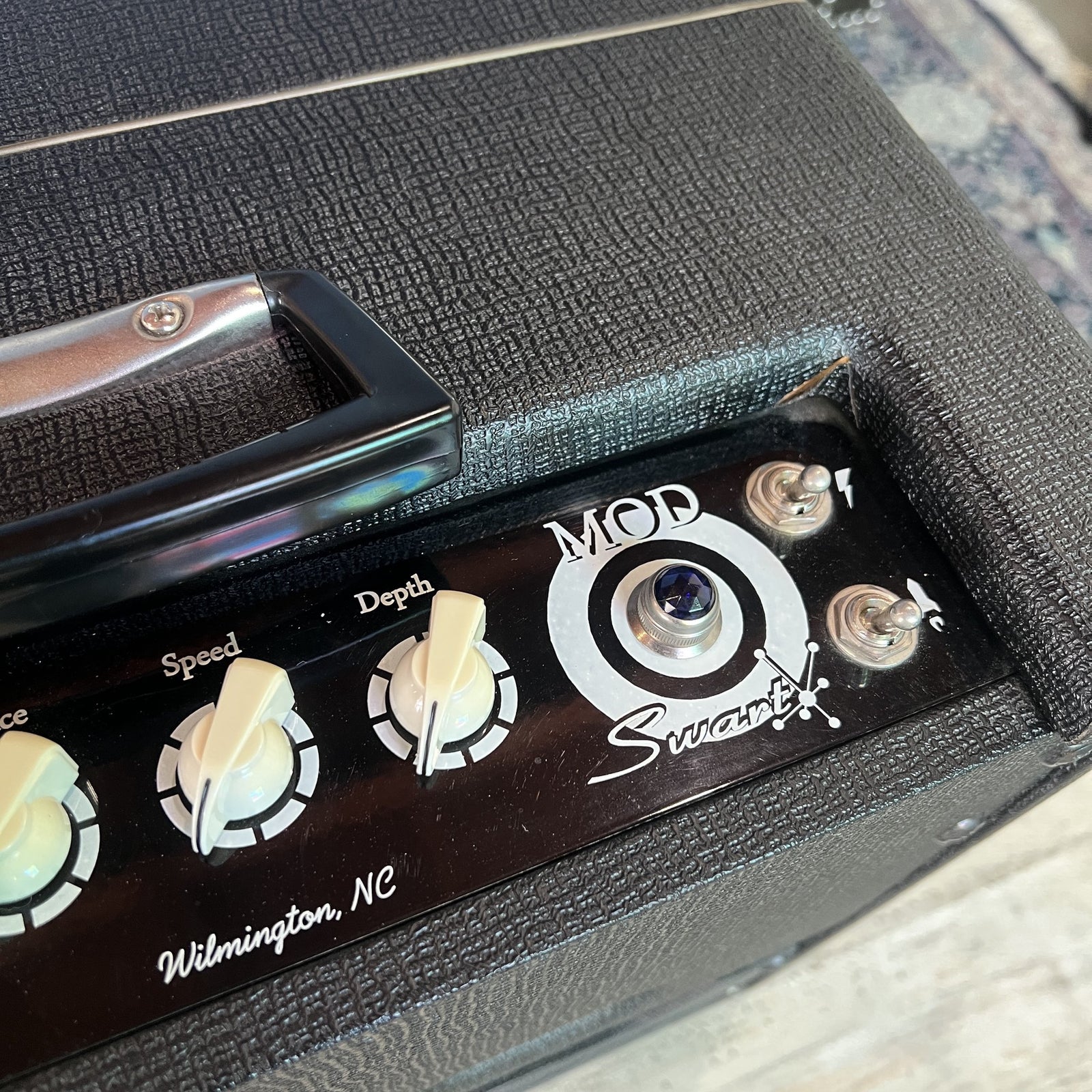 Swart MOD 84 15-Watt Tube Combo Amplifier – Black Tuxedo with Celestion Alnico Ruby