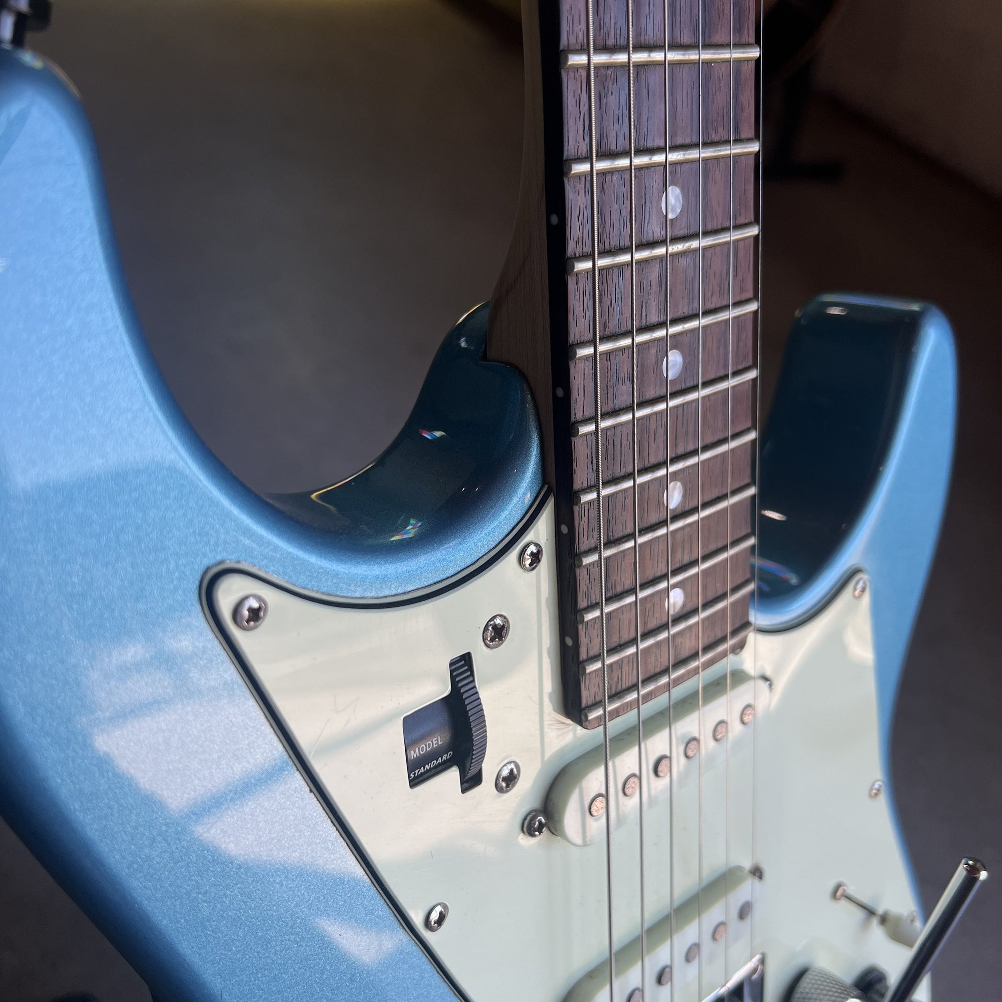 Line 6 JTV-69 James Tyler Variax Modeling Electric Guitar - Lake Placid Blue