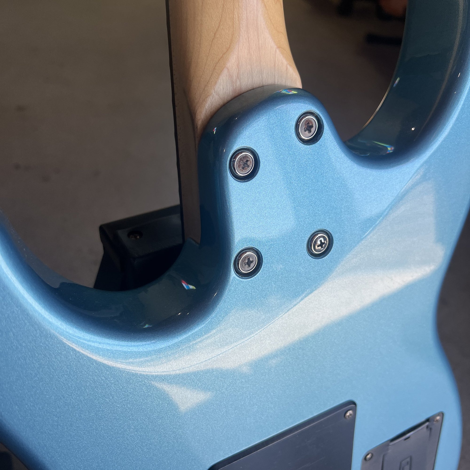 Line 6 JTV-69 James Tyler Variax Modeling Electric Guitar - Lake Placid Blue