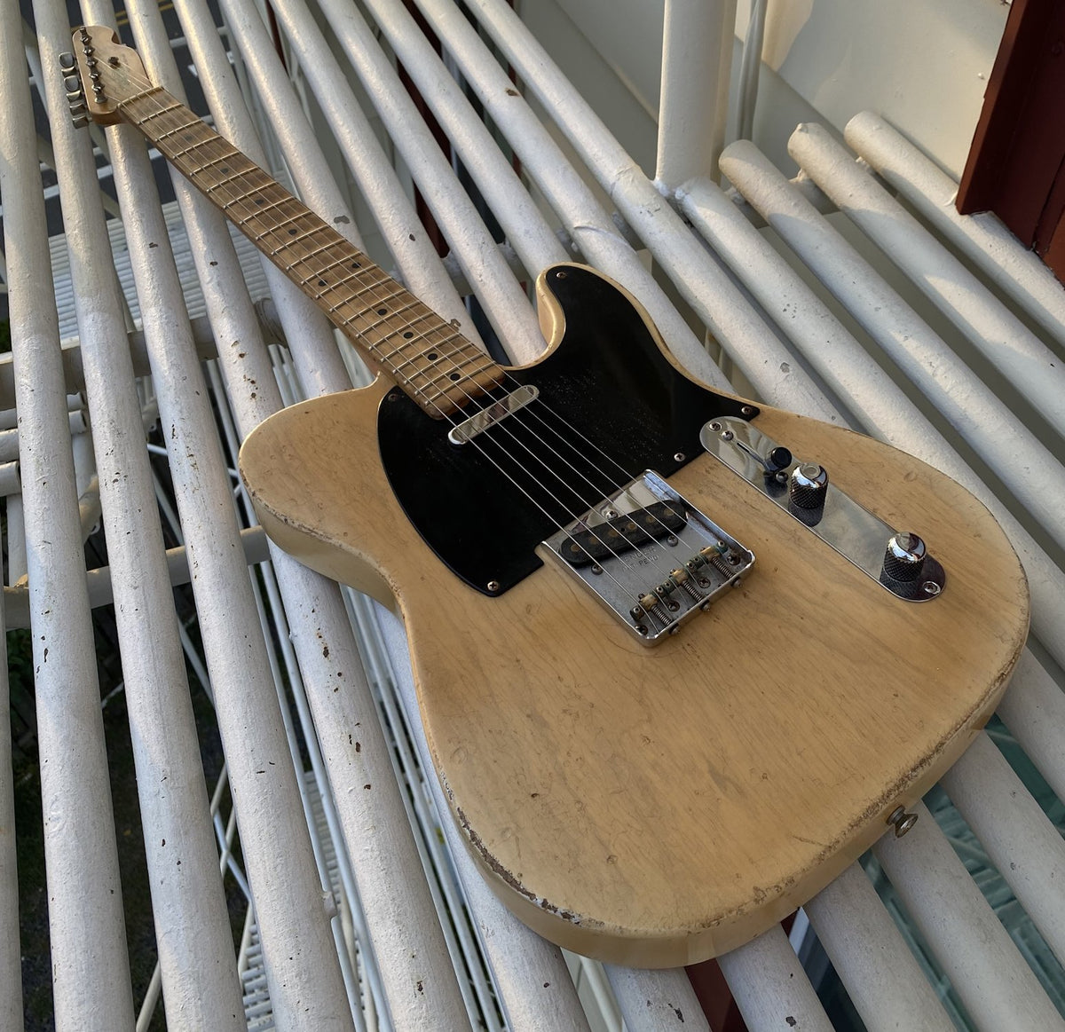 Revelator Guitars - RetroSonic T-Style - Black Guard - #62095