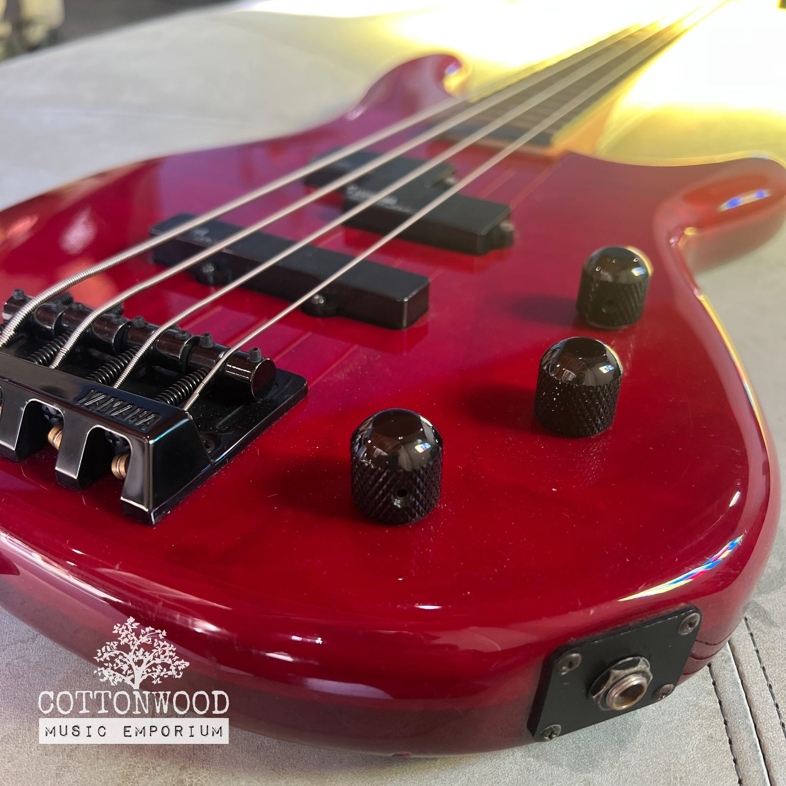 Yamaha MB-65 Motion B "Made in Japan" 1993 – 32" Medium Scale Bass – Cherry Finish