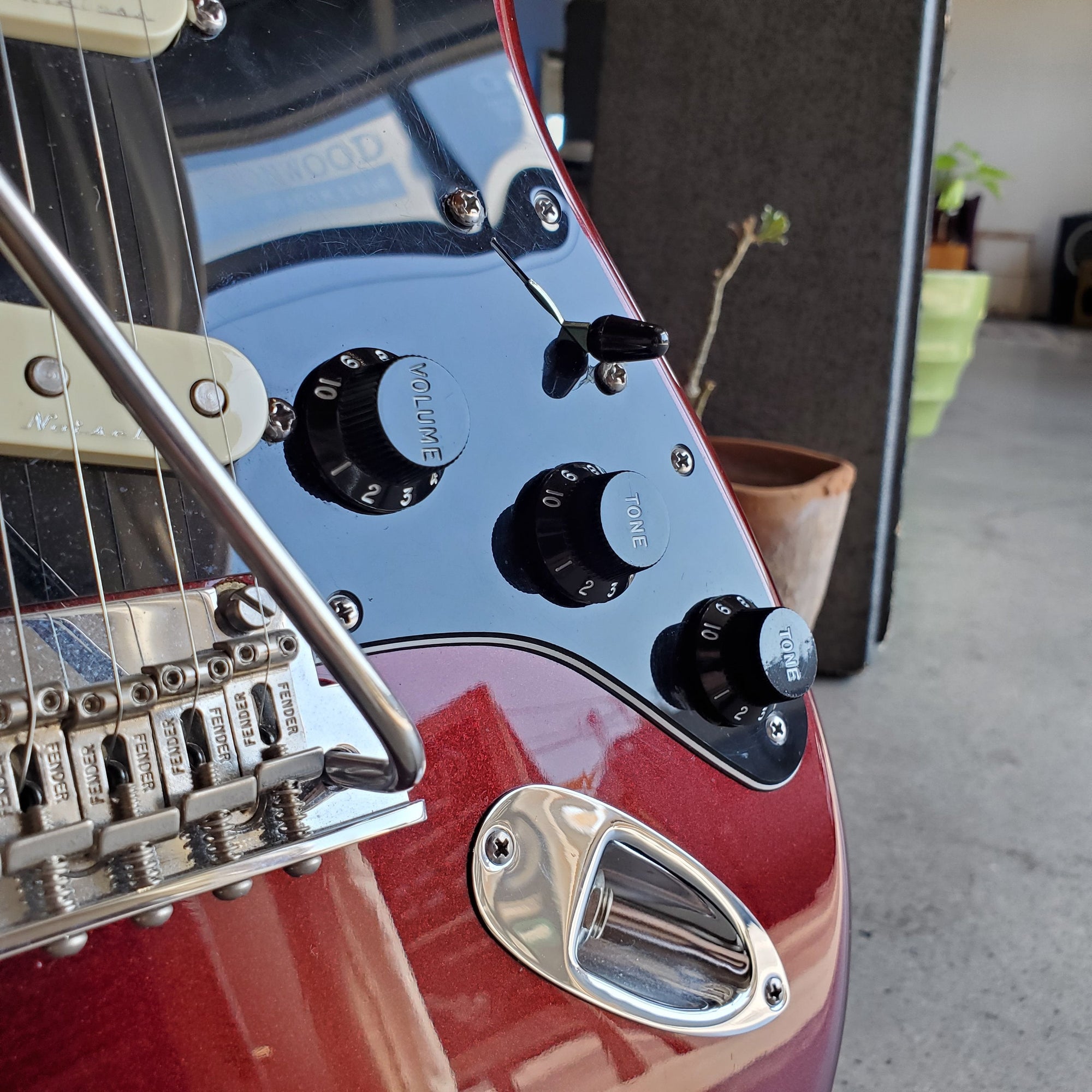 2014 Fender American Standard Stratocaster - Bordeaux Metallic