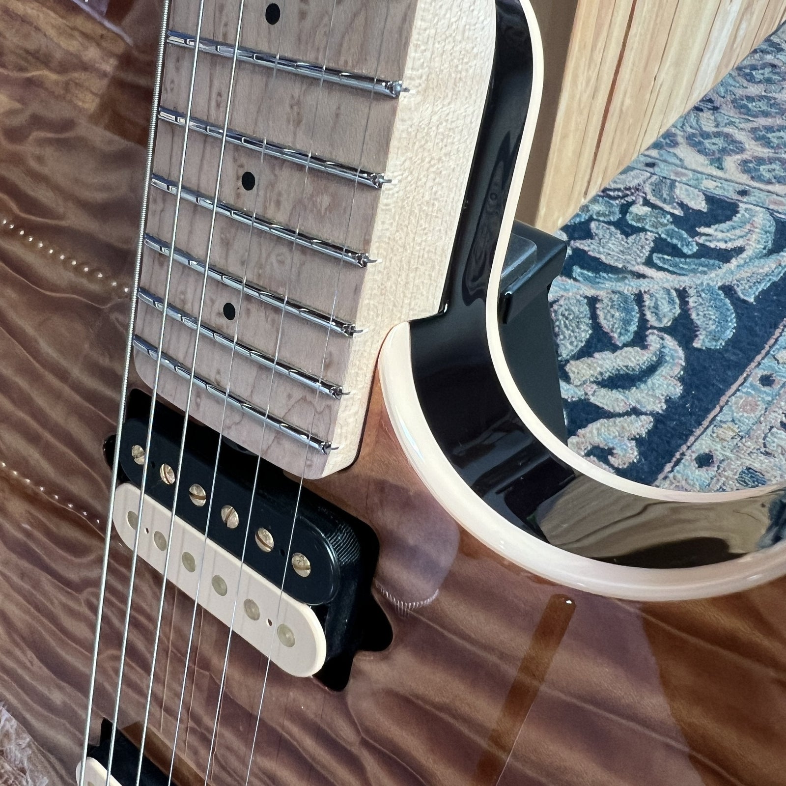 Ernie Ball Family Reserve Music Man Axis Double Trouble - Quilted Translucent Gold