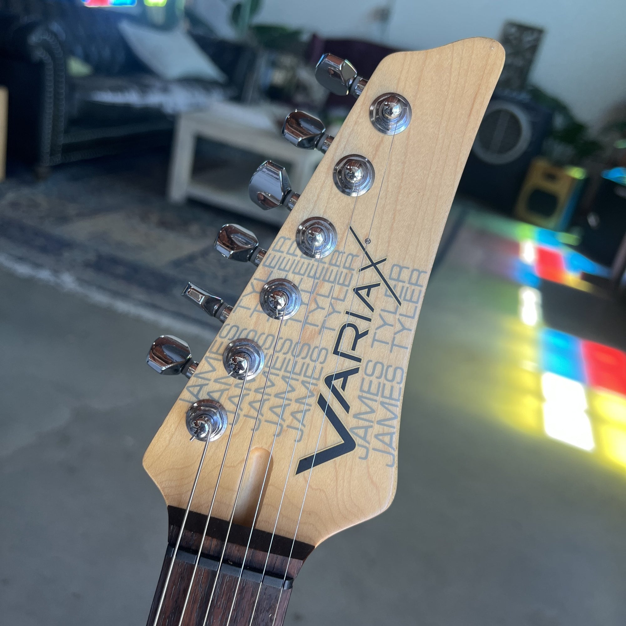 Line 6 JTV-69 James Tyler Variax Modeling Electric Guitar - Lake Placid Blue