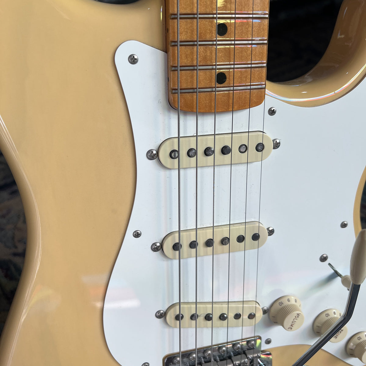 Fender American Vintage II 1957 Stratocaster – Ash Body, Vintage Blonde