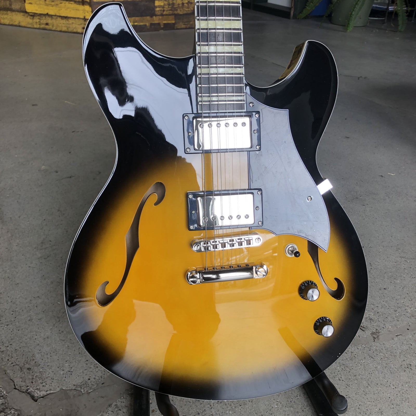 Rivolta Guitars Regata VII - Camino Burst