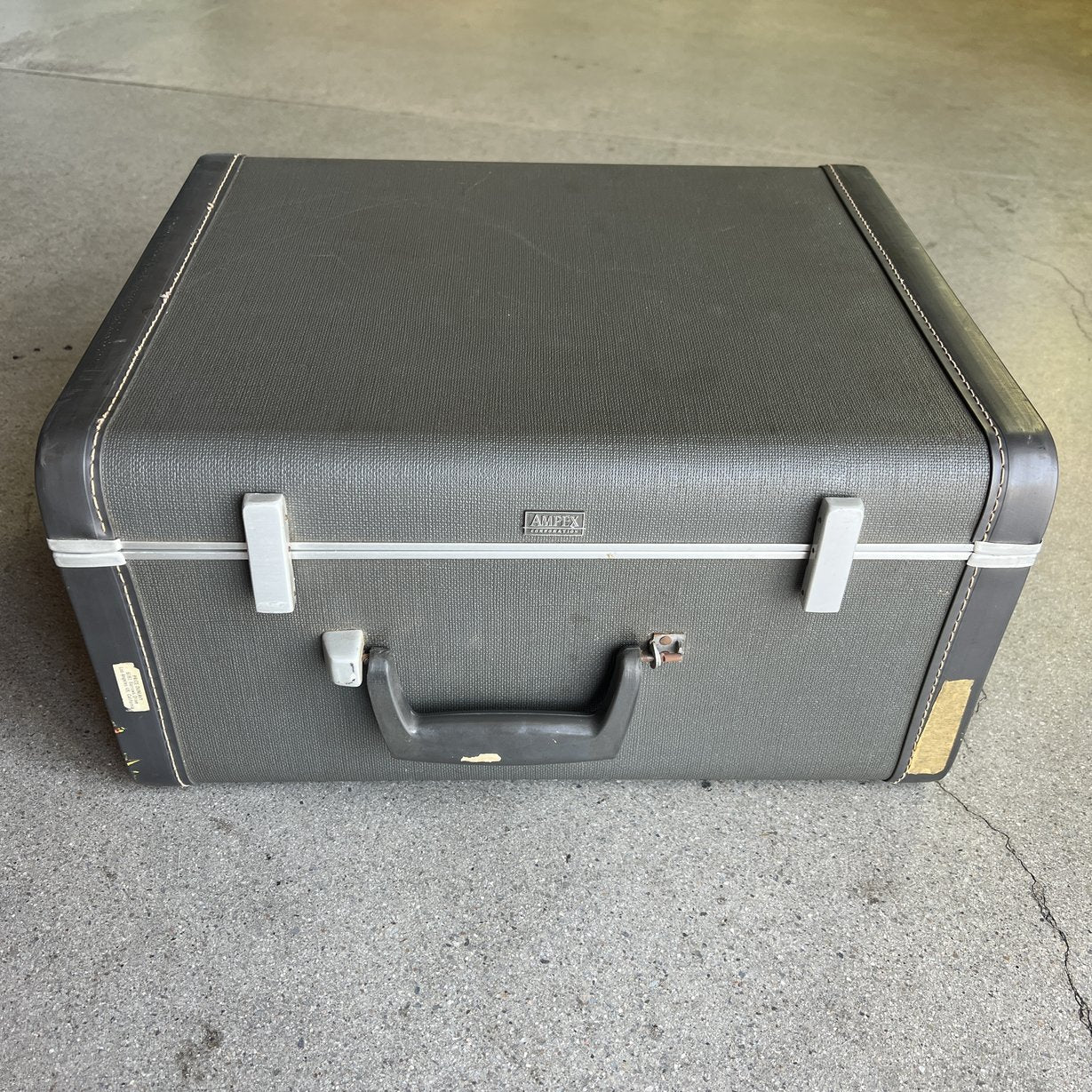 Ampex Stereo 2010 Vintage Suitcase Style Tube Amplifier