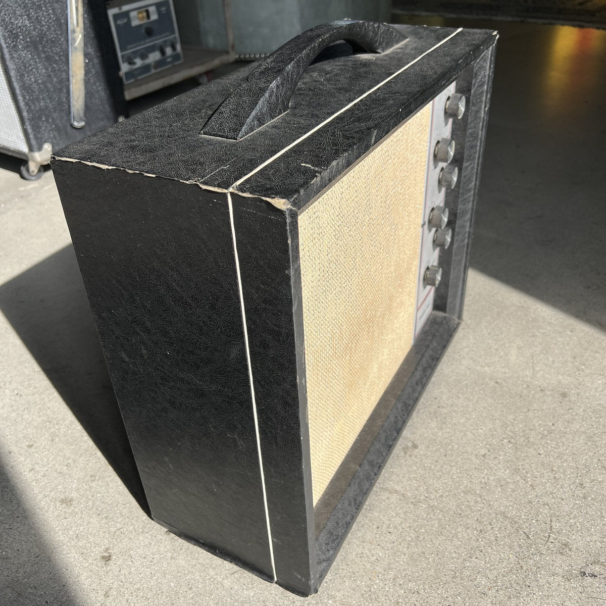 1961 Silvertone 1472 10W Guitar Amplifier