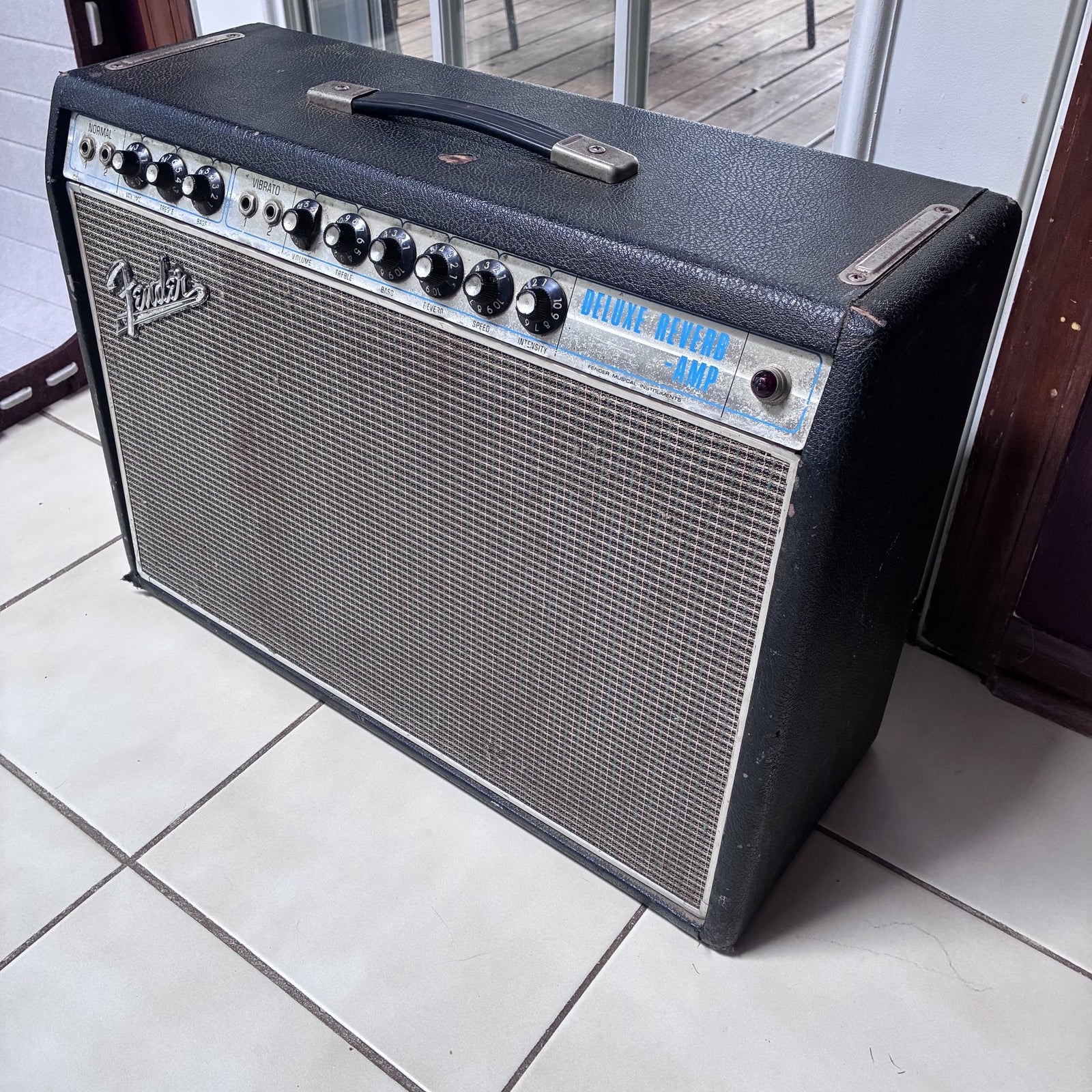 Vintage 1967 Fender Deluxe Reverb Guitar Amplifier