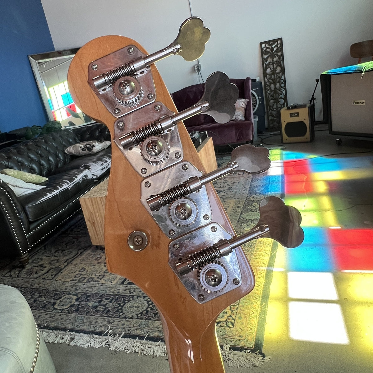 Jaco Pastorius Jazz Bass, Fretless, Pau Ferro Fingerboard, 3-Color Sunburst