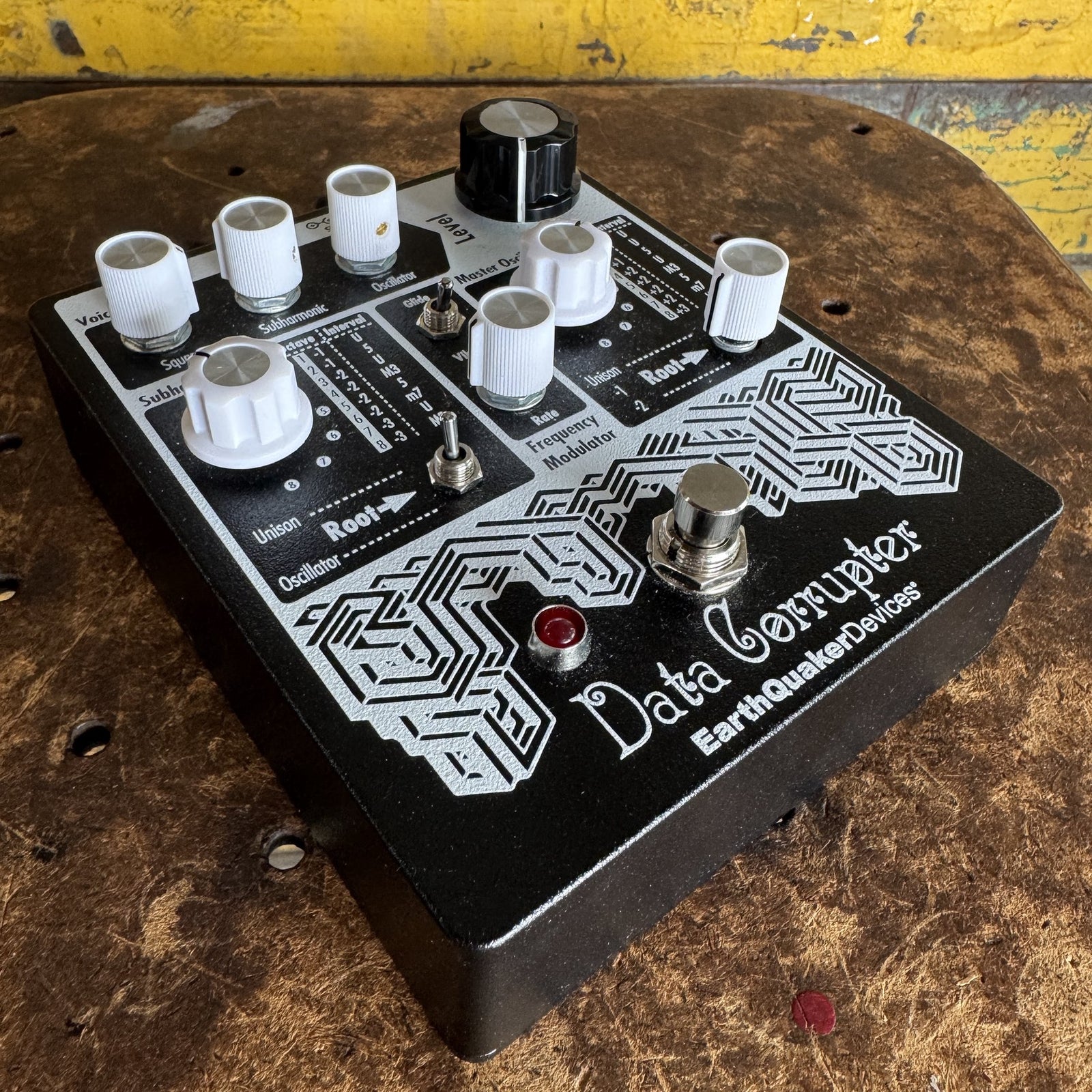 EarthQuaker Devices Corrupter Modulated Monophonic Harmonizing PLL