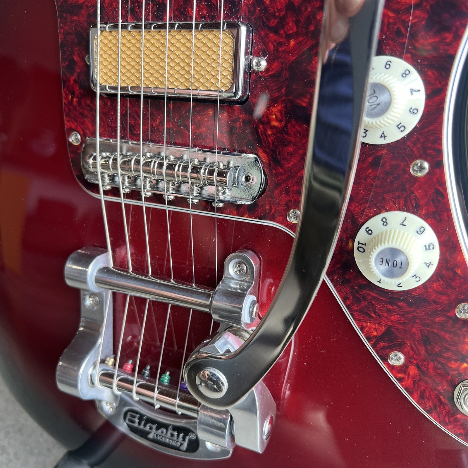 2023 Fender Gold Foil Jazzmaster - Candy Apple Burst