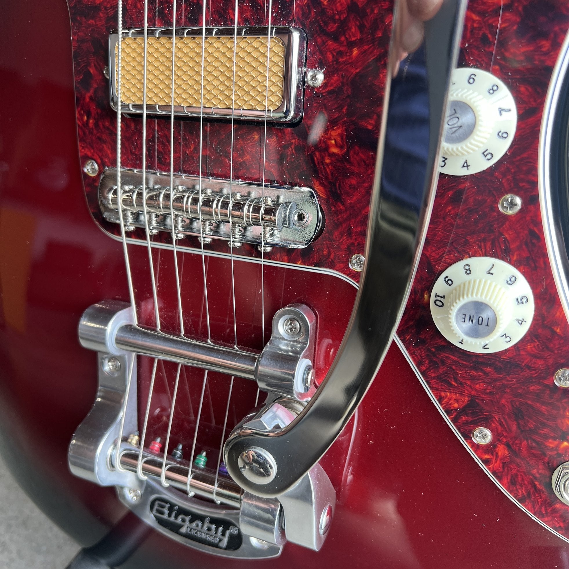 2023 Fender Gold Foil Jazzmaster - Candy Apple Burst