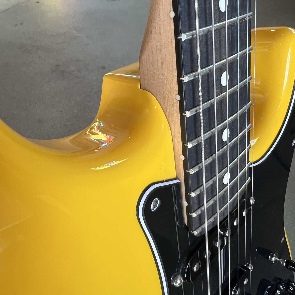 Fender Limited Edition Player Stratocaster HSS, Ebony Fingerboard, Ferrari Yellow - 2022
