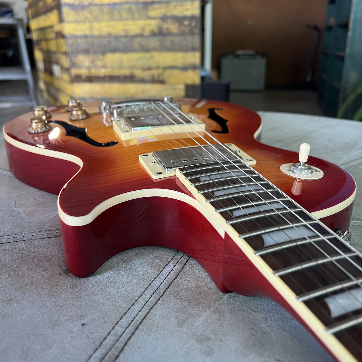 2016 Epiphone Les Paul Florentine PRO Semi-Hollow – Faded Cherry Burst