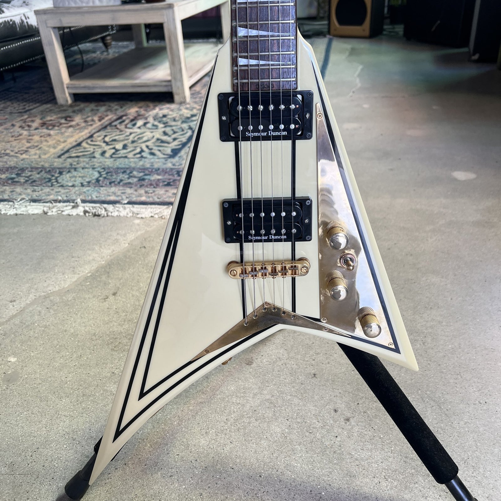 Jackson Pro Series RR5 Randy Rhoads - Made in Japan - Ivory with Black Pinstripes - 2006