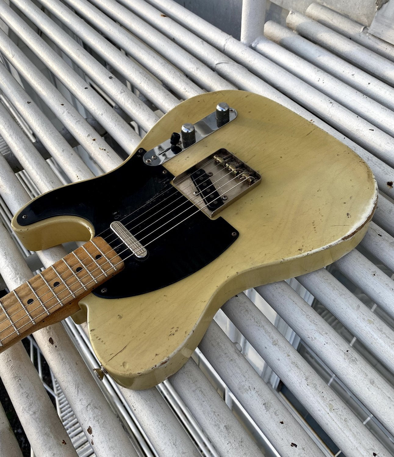 Revelator Guitars - '54 Retrosonic T-Style - Black Guard - Transition Blonde